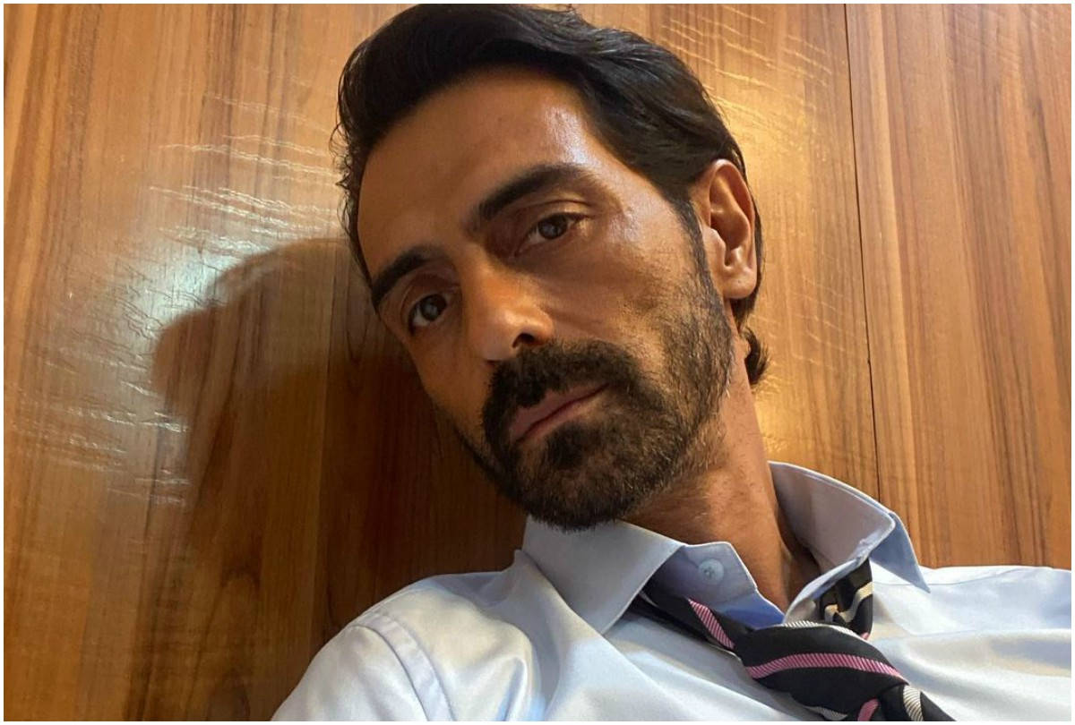 Arjun Rampal, light blue shirt, patterned tie, SD Desktop Wallpaper