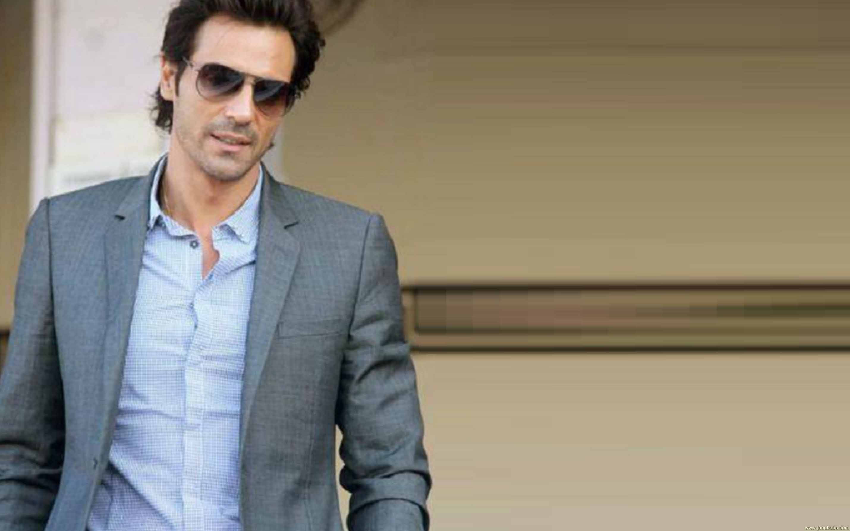 Arjun Rampal, gray suit, sunglasses, 2K Desktop Wallpaper