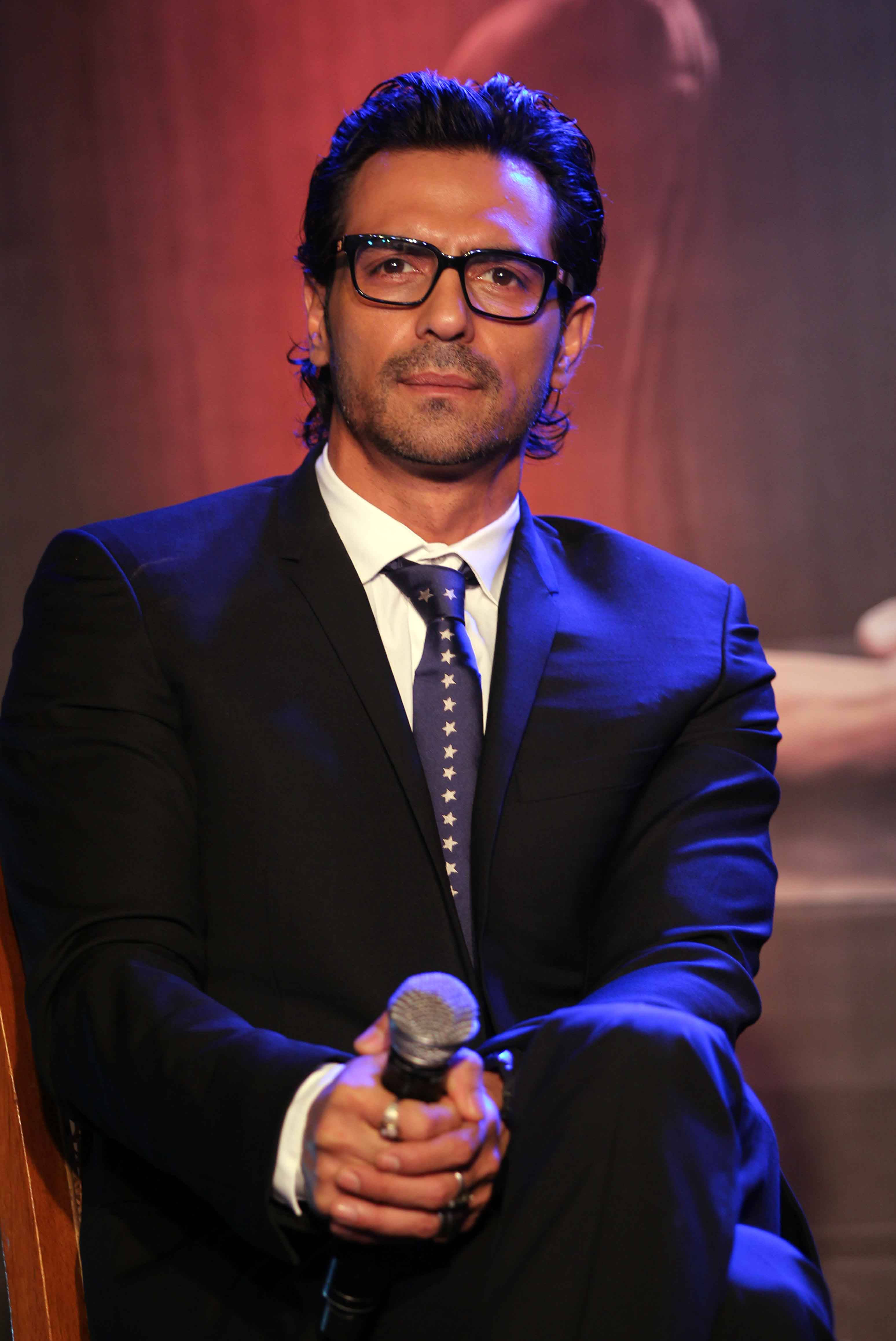 Arjun Rampal, dark suit, star-patterned tie, 4K Phone Wallpaper
