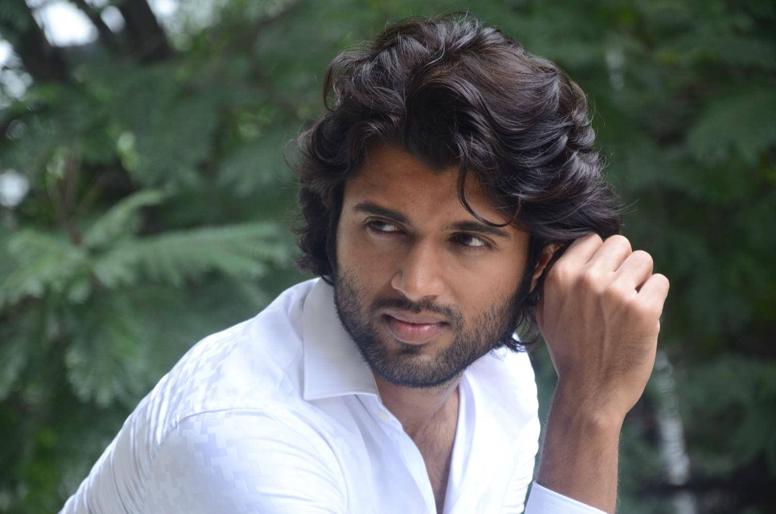 Arjun Reddy, white shirt, dark wavy hair, HD Desktop Wallpaper