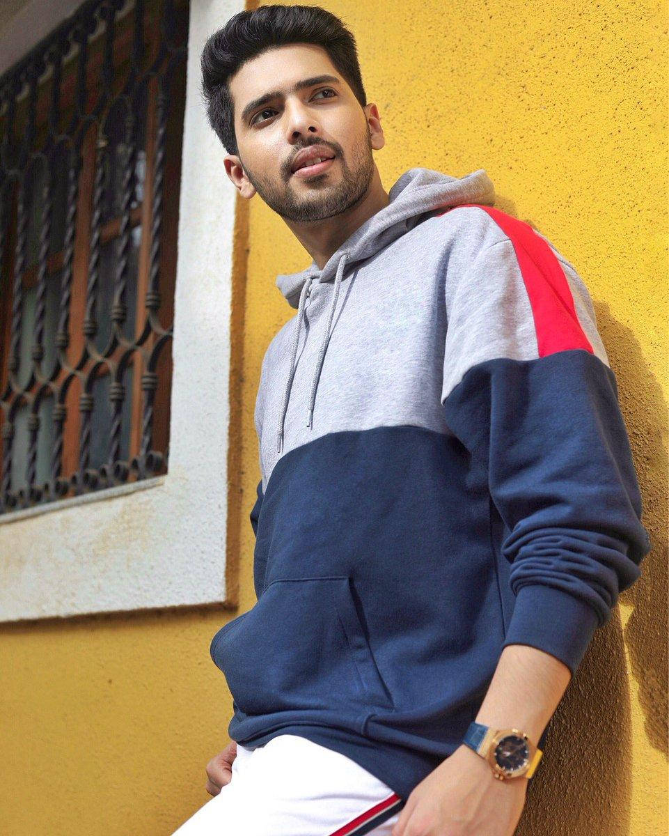 Armaan Malik, oversized hoodie, color-block hoodie, SD Phone Wallpaper