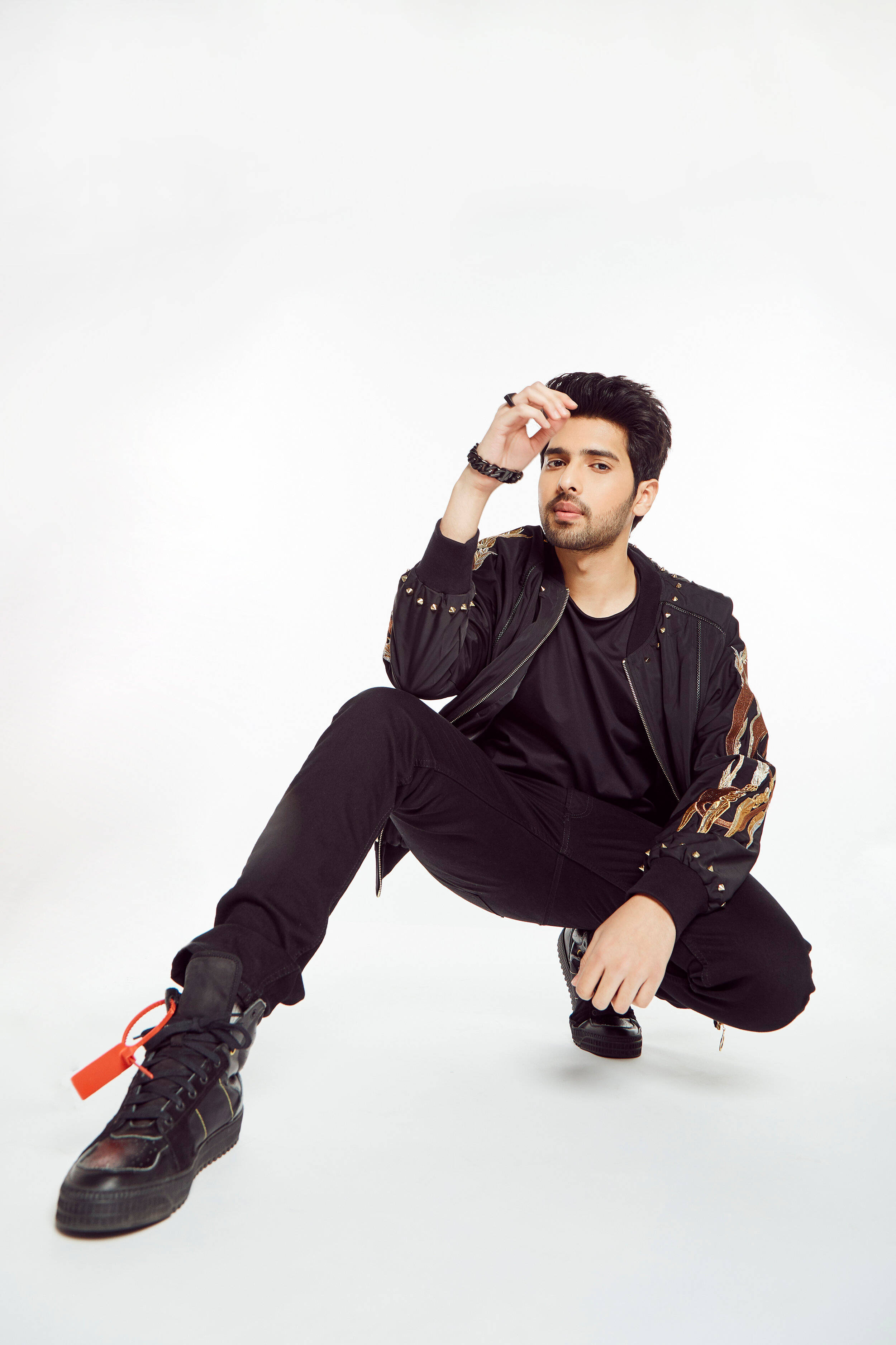 Armaan Malik, black outfit, red tag sneakers, 2K Phone Wallpaper