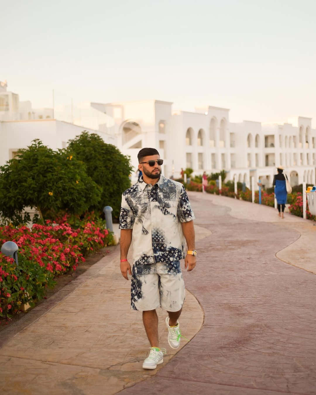 Arman Tsarukyan, white and blue outfit, golden hour, HD Phone Wallpaper