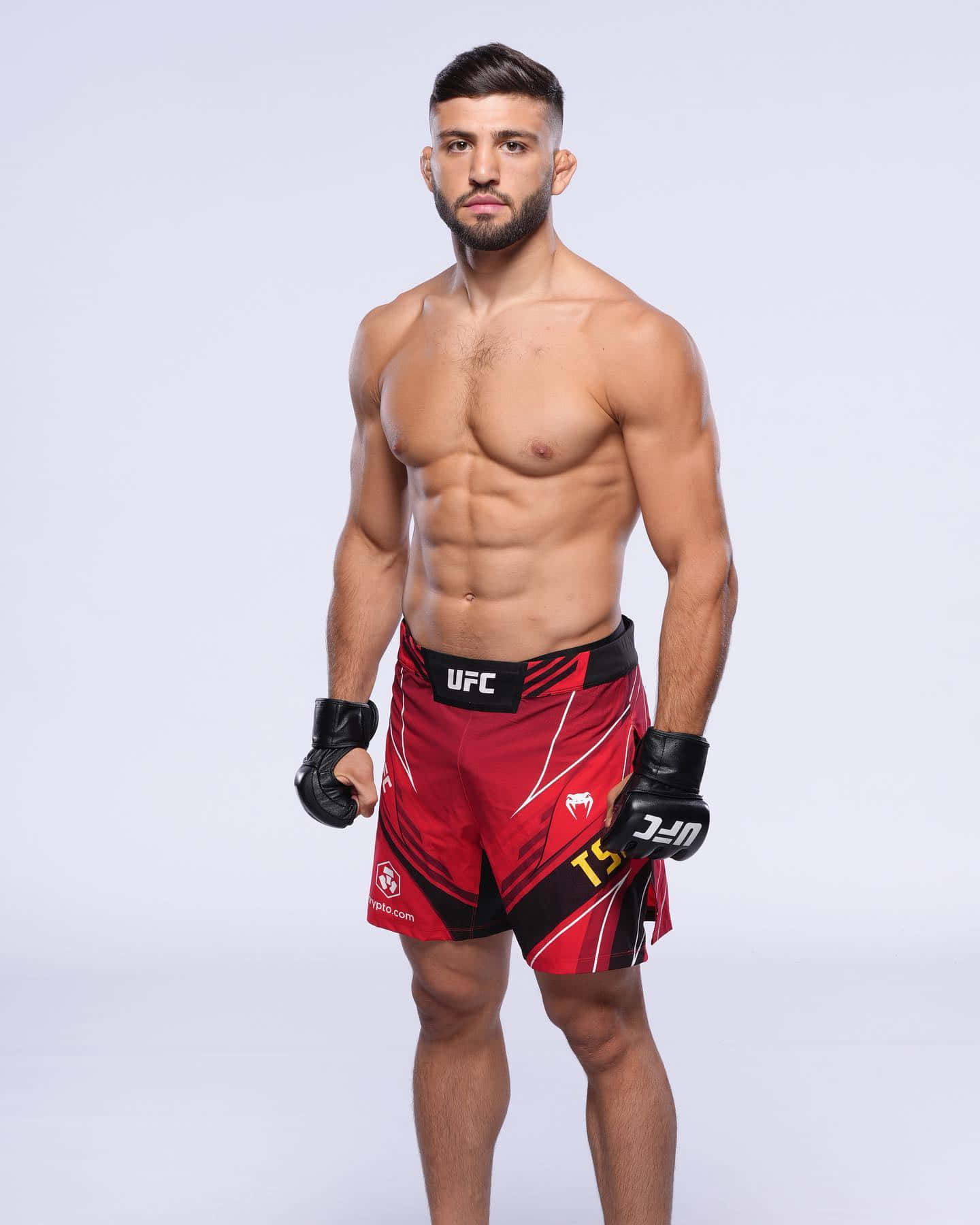 Arman Tsarukyan, red UFC shorts, black gloves, HD Phone Wallpaper