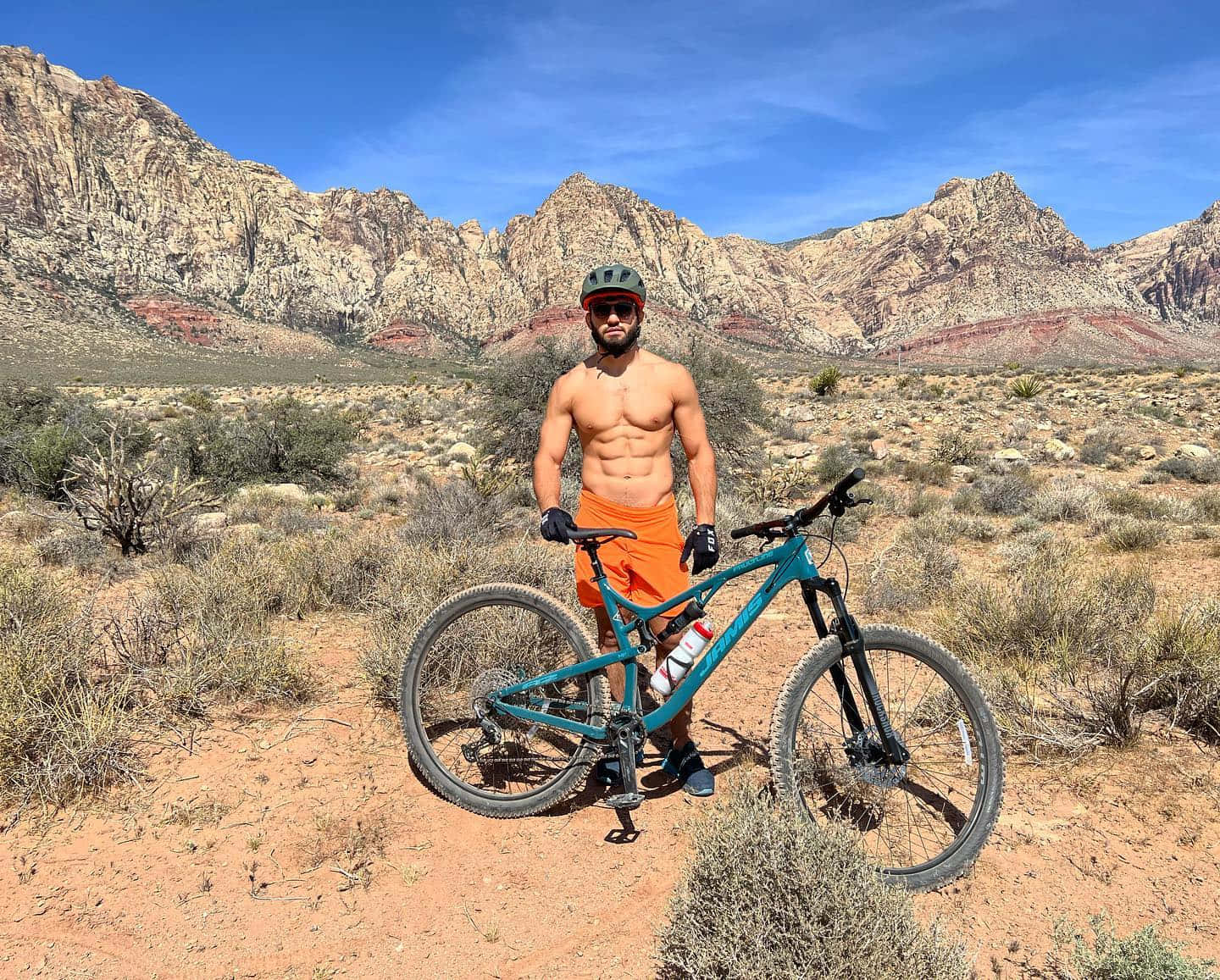 Arman Tsarukyan, teal mountain bike, orange shorts, HD Desktop Wallpaper
