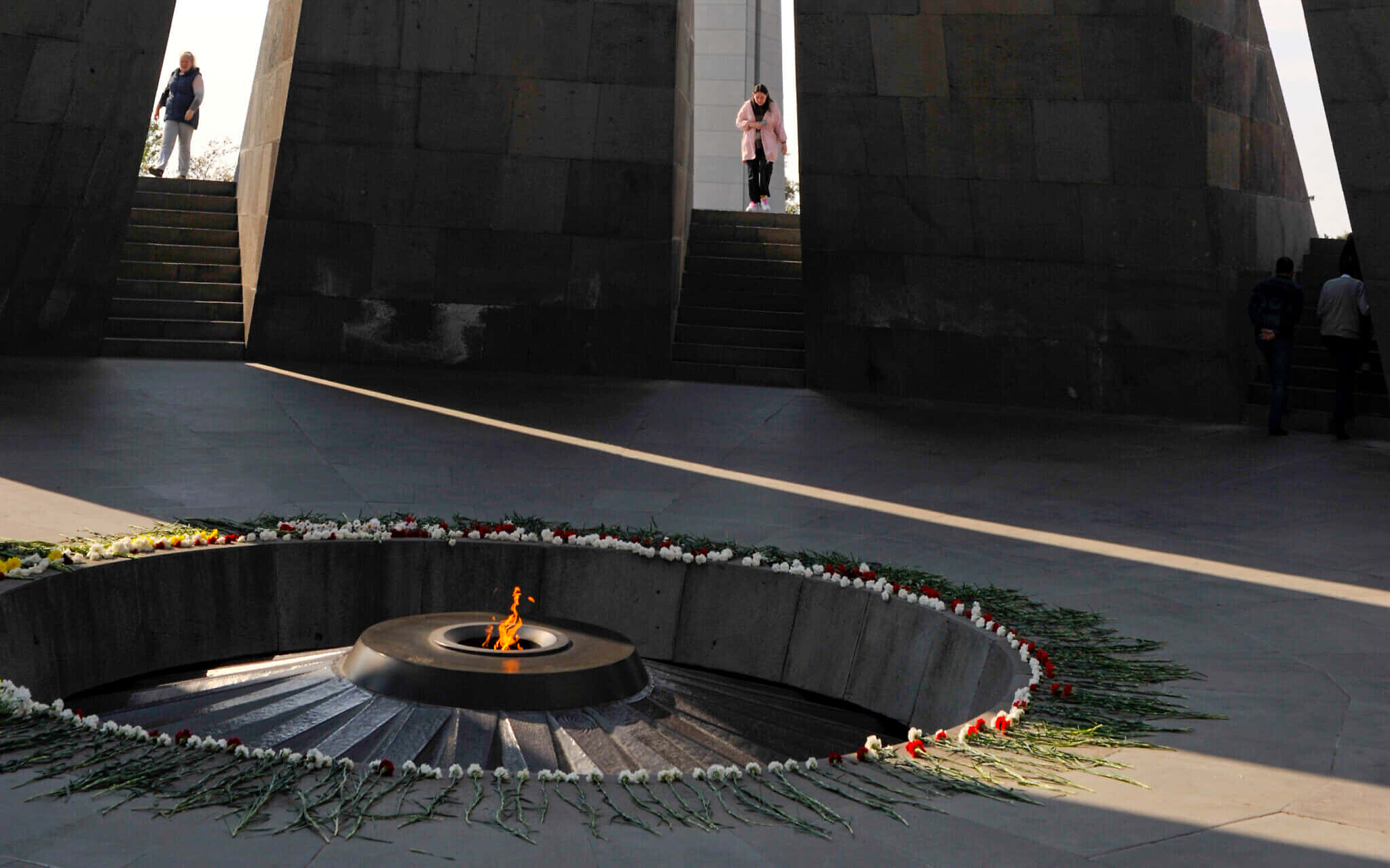 Armenian Genocide Memorial, eternal flame, circular stone monument, Full HD Desktop Wallpaper