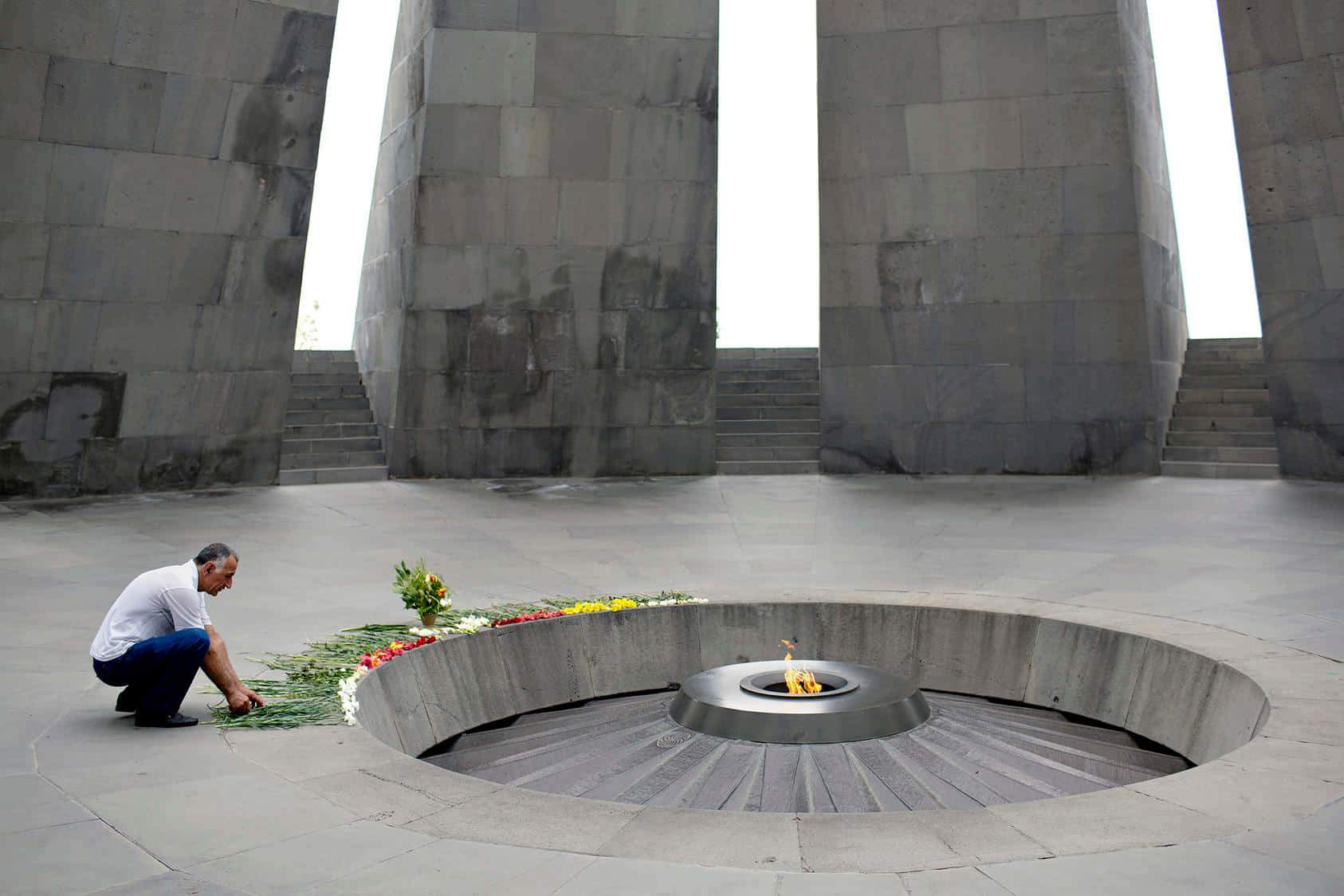 Armenian Genocide Memorial, eternal flame, stone memorial, HD Desktop Wallpaper