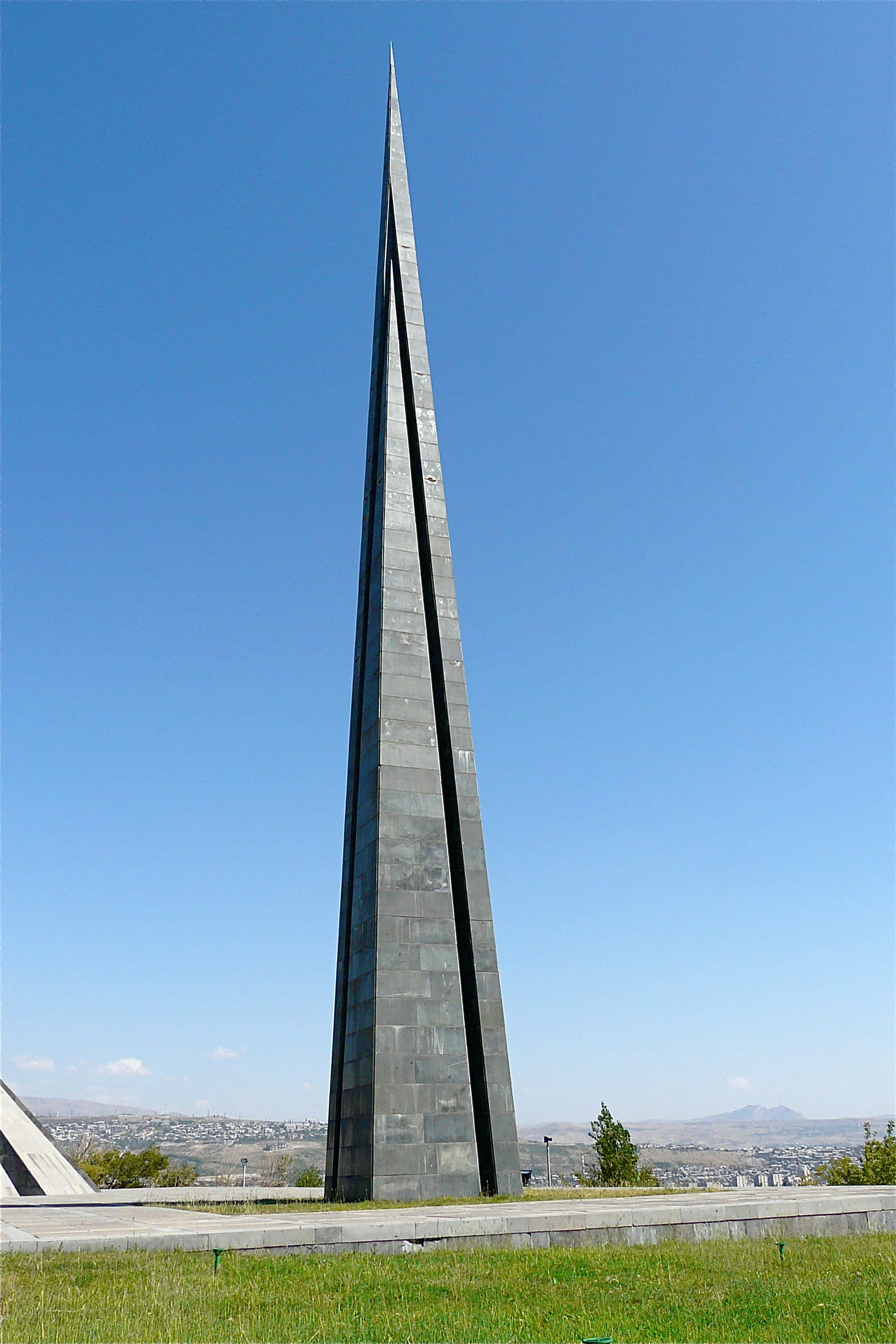 Armenian Genocide Memorial, obelisk, monument, 2K Phone Wallpaper