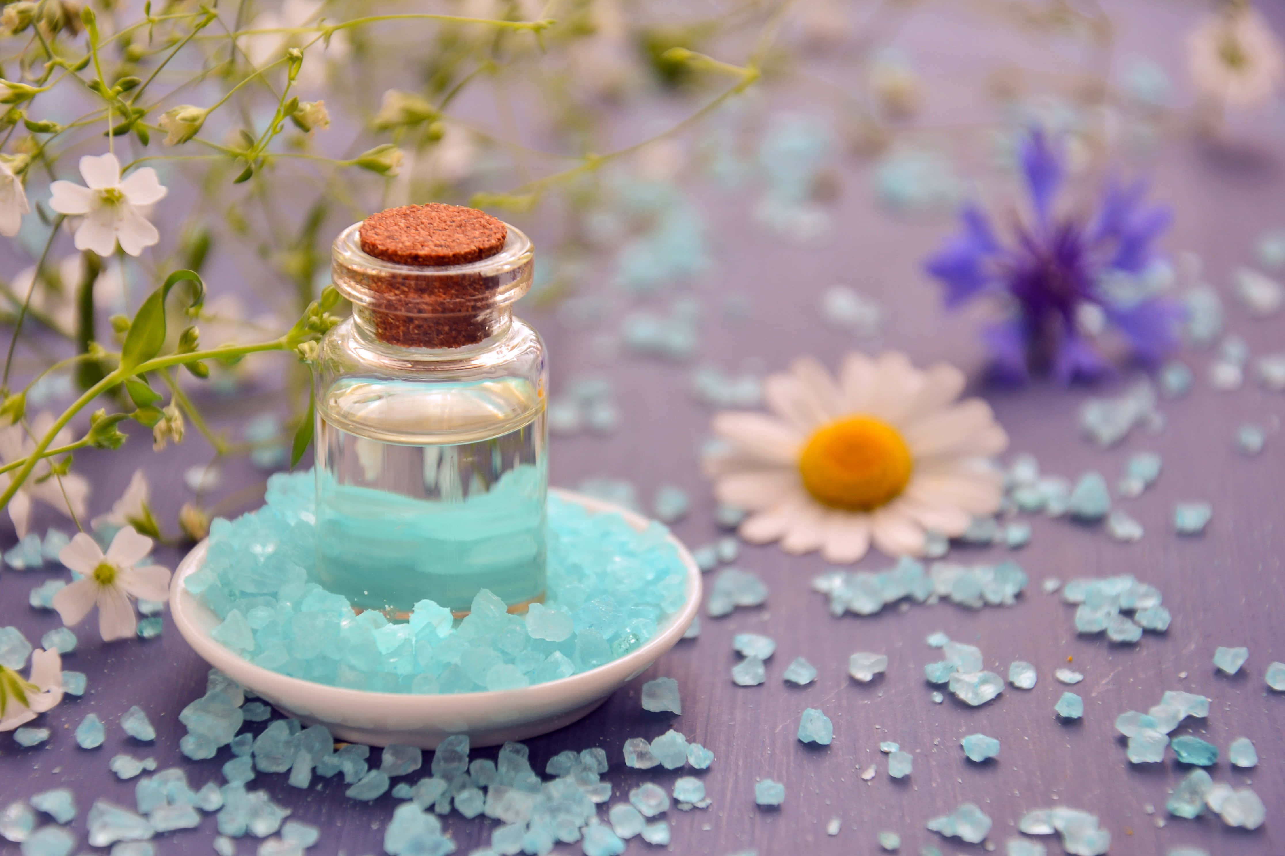Aromatherapy, blue liquid, white dish, 4K Desktop Wallpaper