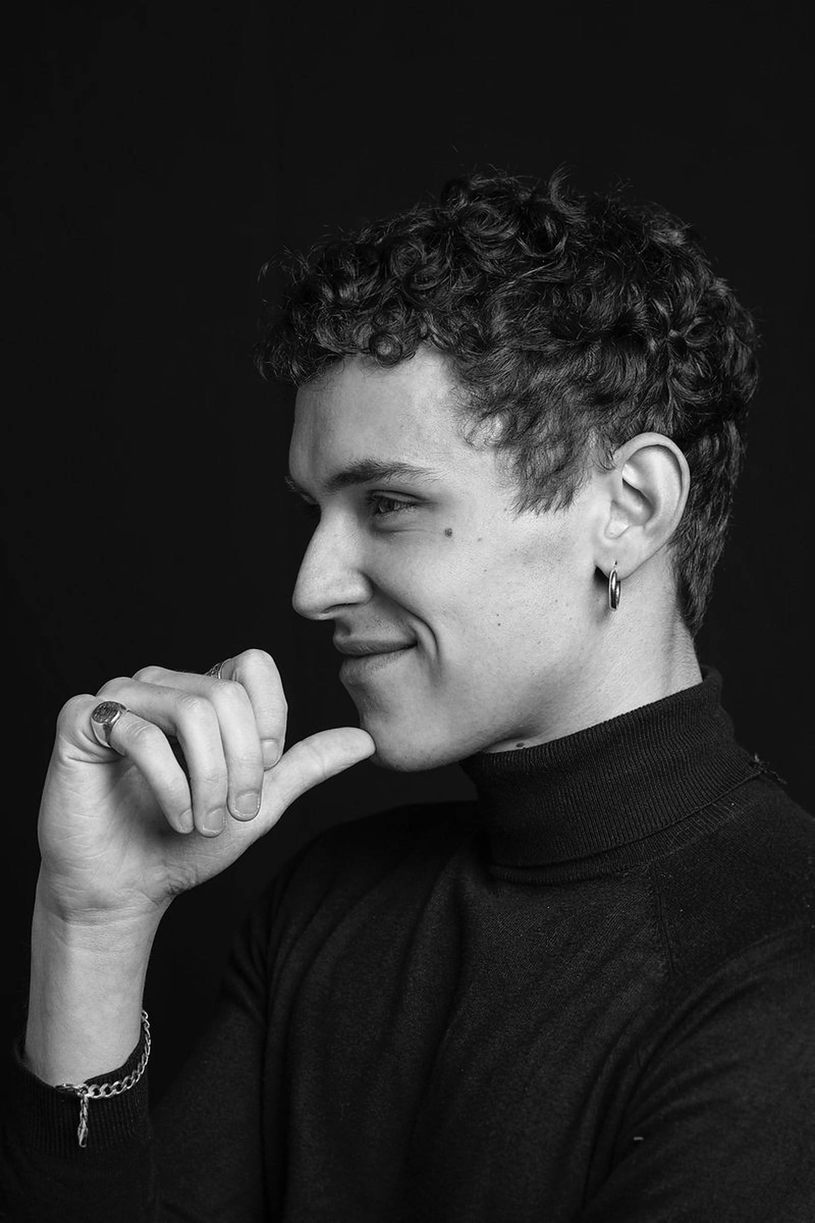 Aron Piper, black background, curly hair, Full HD Phone Wallpaper
