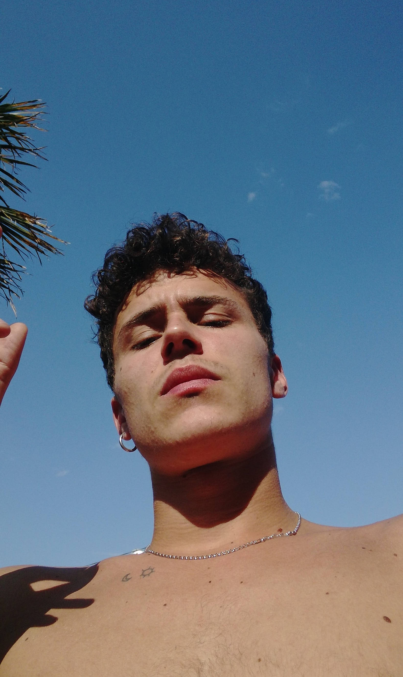 Aron Piper, curly hair, silver chain, 2K Phone Wallpaper