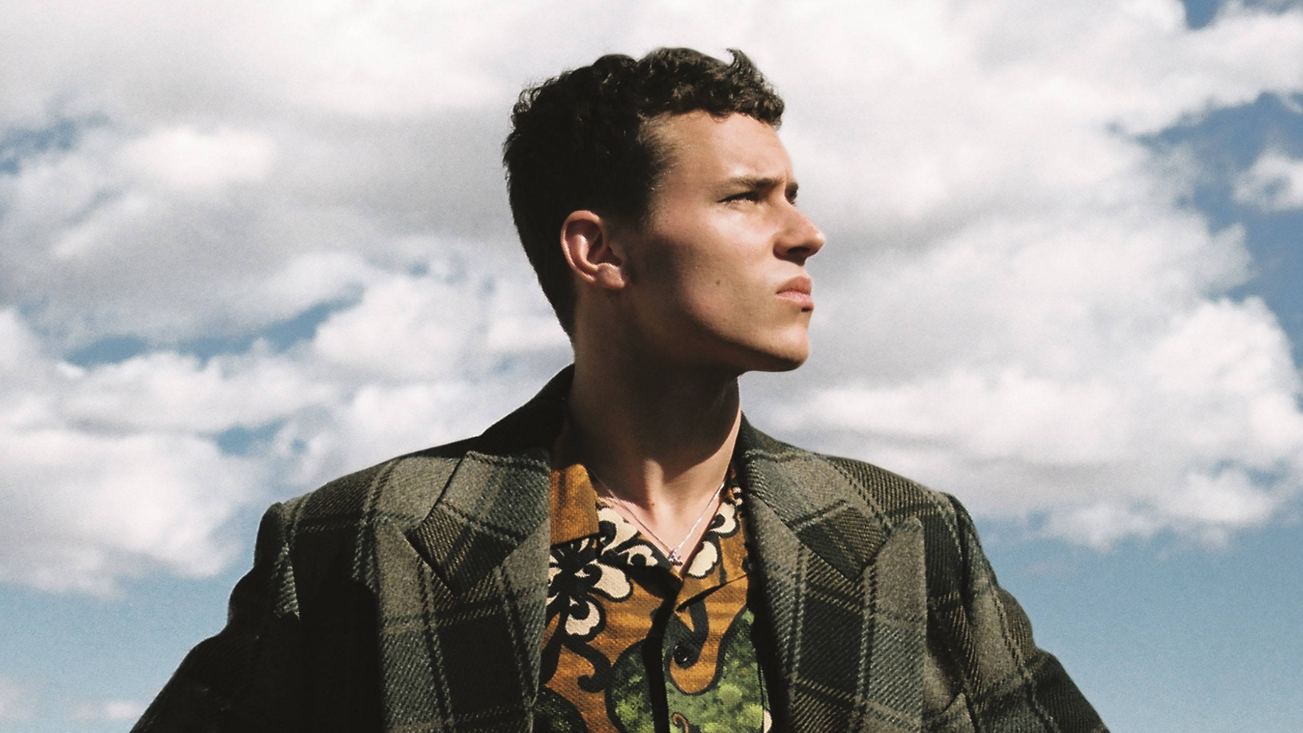Aron Piper, plaid jacket, bright sky, 2K Desktop Wallpaper