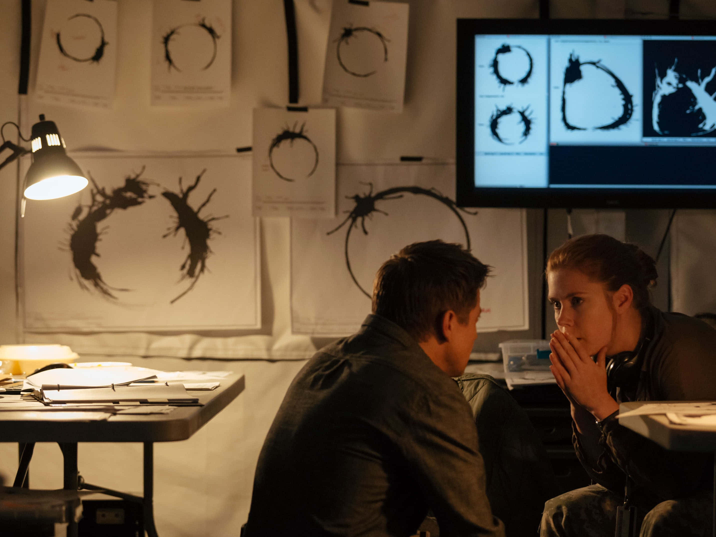 Arrival, alien spaceship, crime lab, 2K Desktop Wallpaper