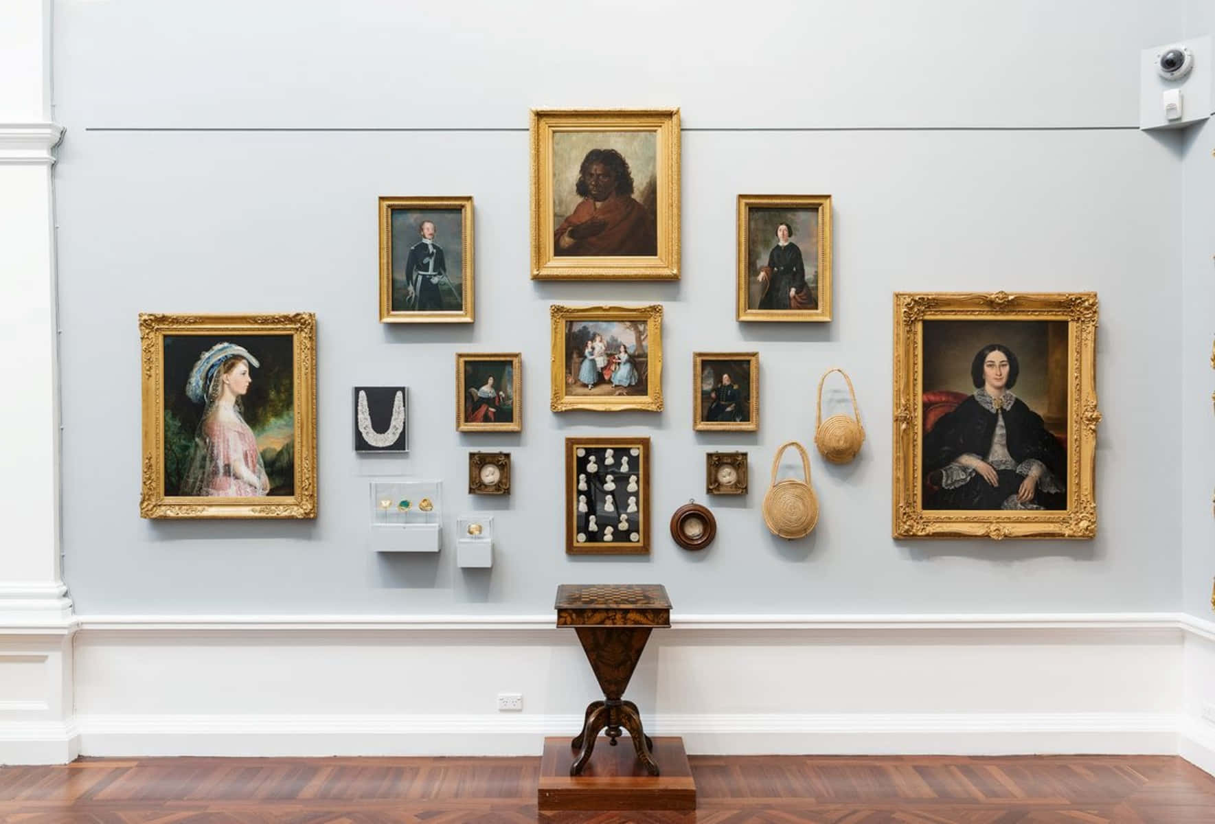 Art Gallery Exhibition Wall, gold-framed portraits, pale gray wall, HD Desktop Wallpaper