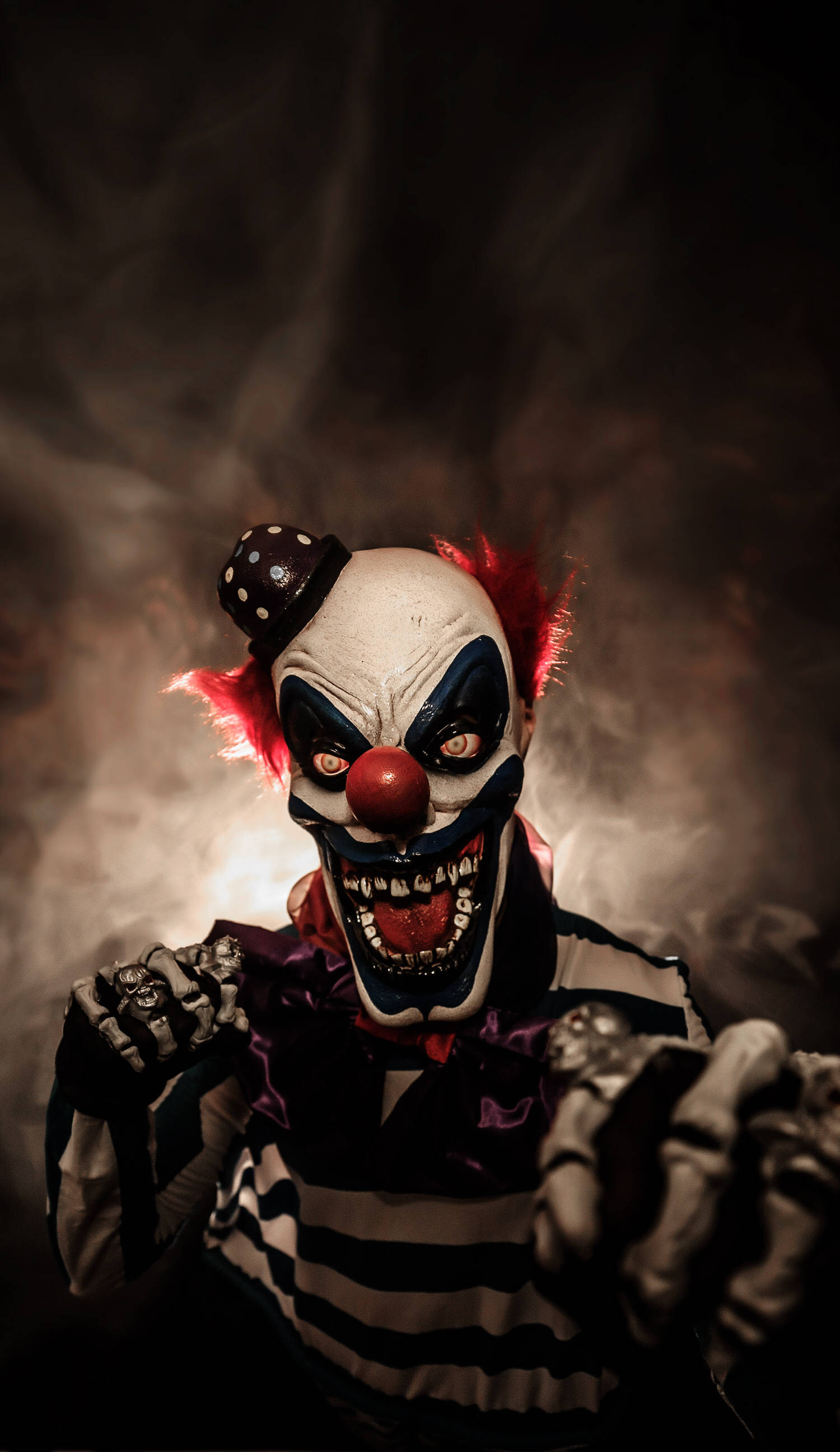 Clown, black hat, wide toothy grin, 2K Phone Wallpaper