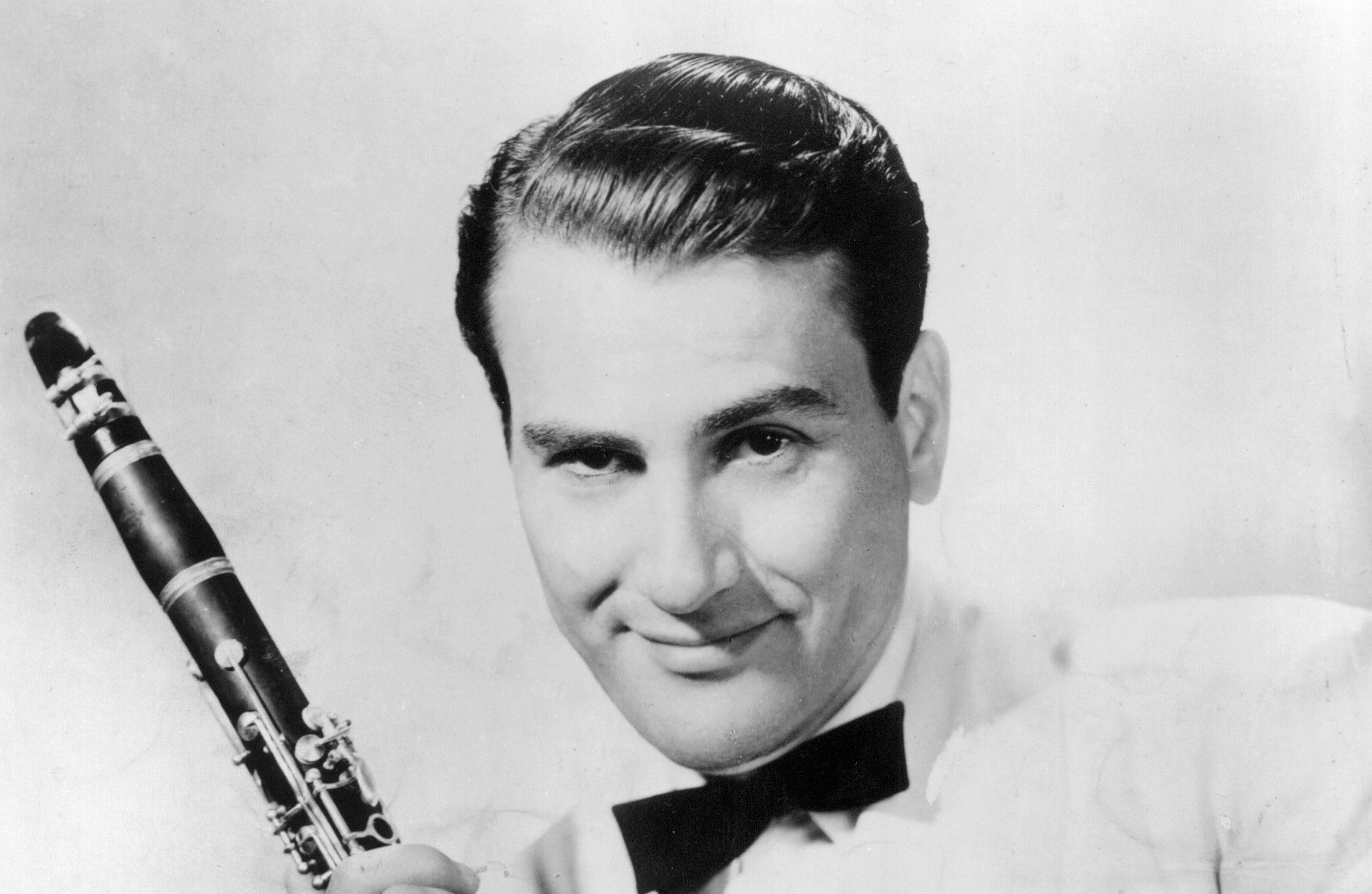 Artie Shaw, clarinet, tuxedo, 2K Desktop Wallpaper