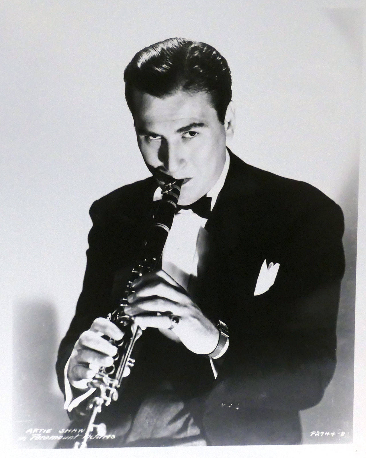 Artie Shaw, clarinet, tuxedo, HD Phone Wallpaper