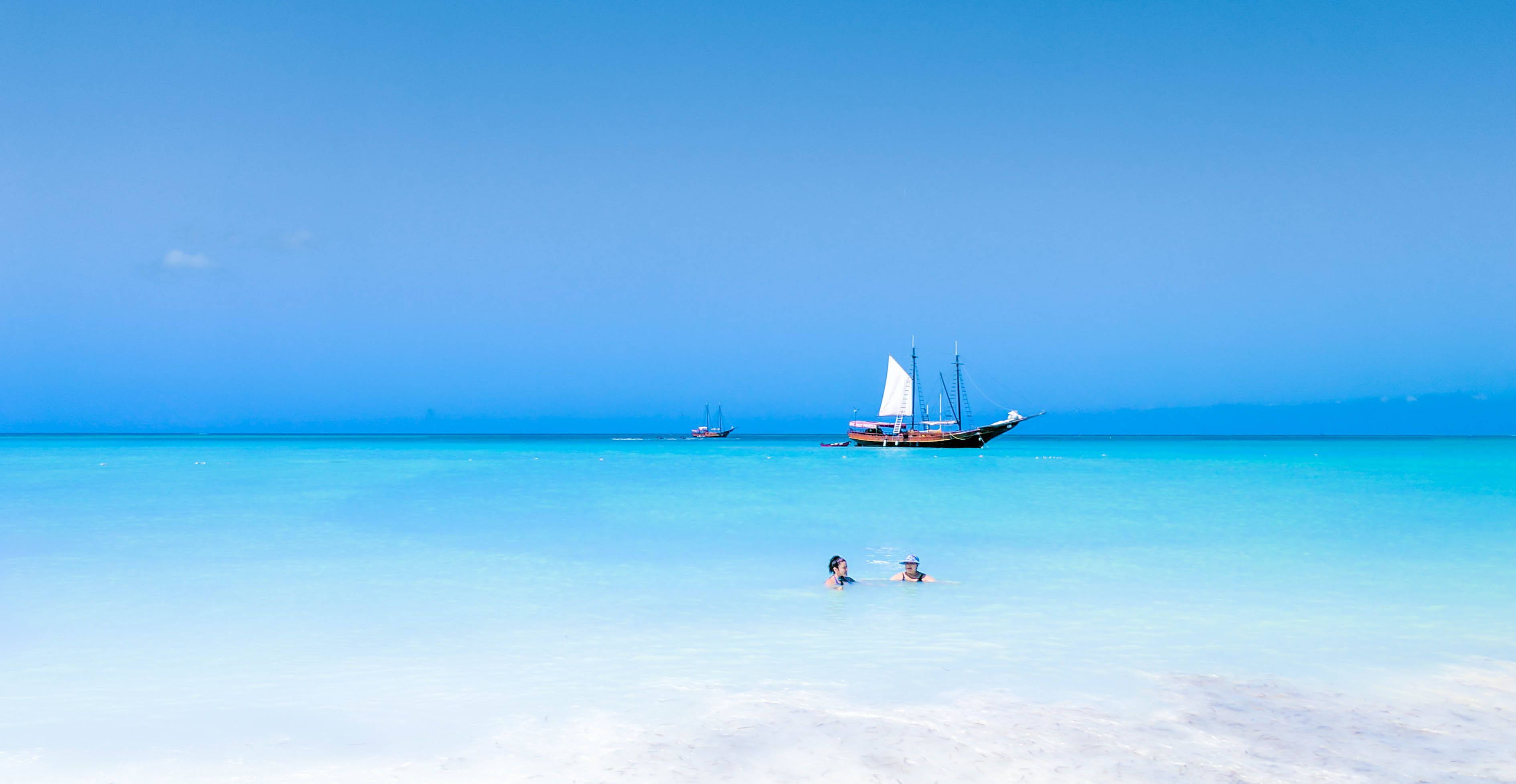 Aruba, beach, galleon ships, 2K Desktop Wallpaper