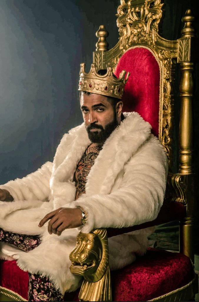 Arun Vijay, white fur coat, gold crown, SD Phone Wallpaper