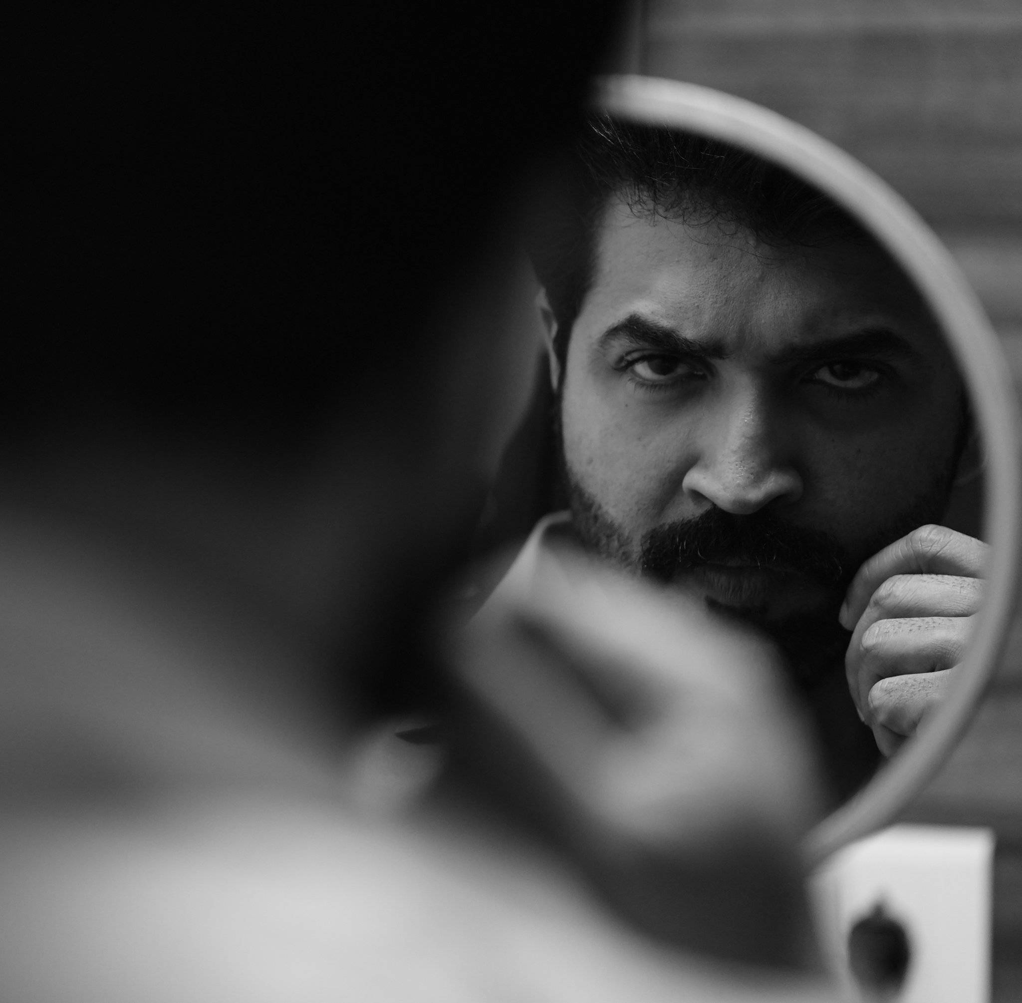 Arun Vijay, round mirror, beard, Full HD Desktop Wallpaper