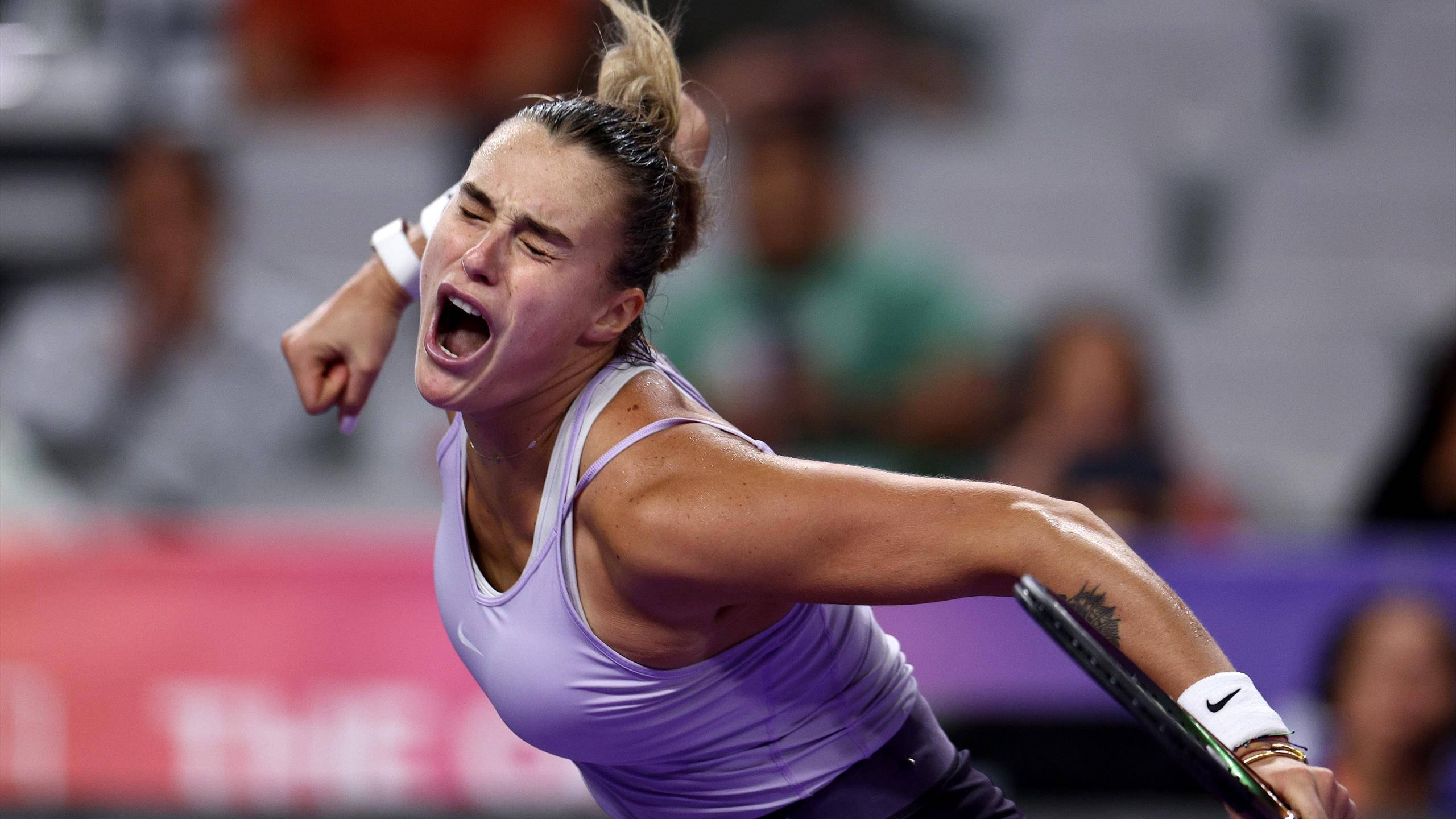 Aryna Sabalenka, tennis player, mid-swing, 2K Desktop Wallpaper