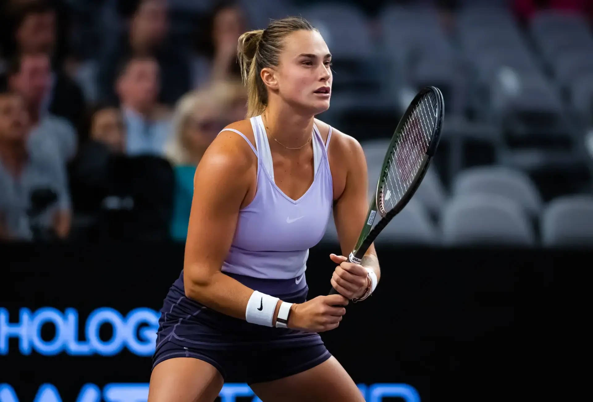 Aryna Sabalenka, lavender top, navy skirt, Full HD Desktop Wallpaper