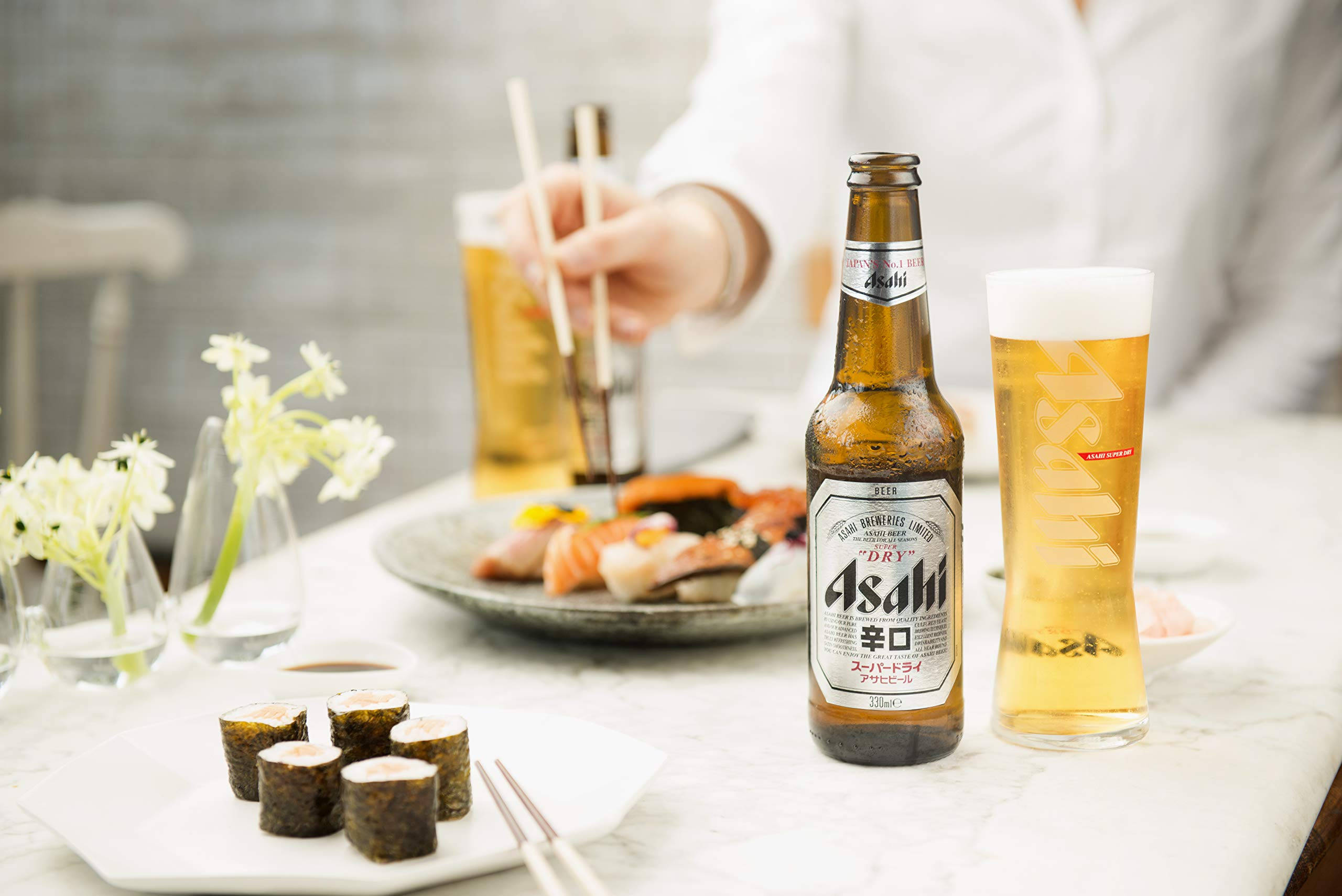 Asahi Super Dry, beer bottle, glass, 2K Desktop Wallpaper