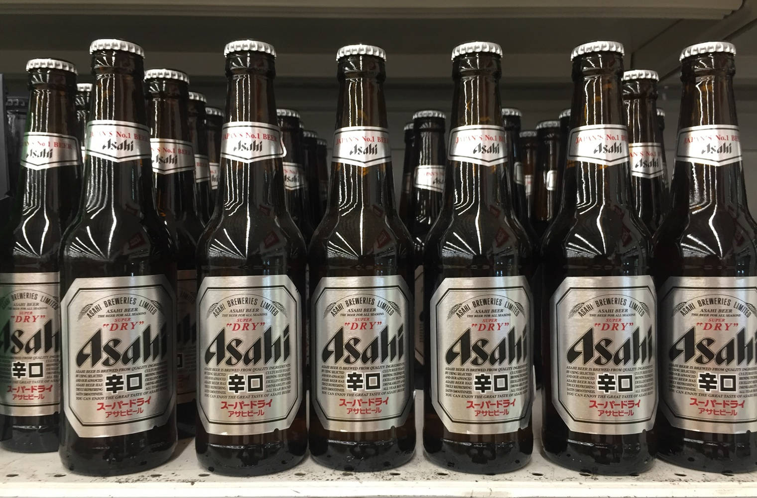 Asahi Super Dry, dark glass, beer bottles, HD Desktop Wallpaper
