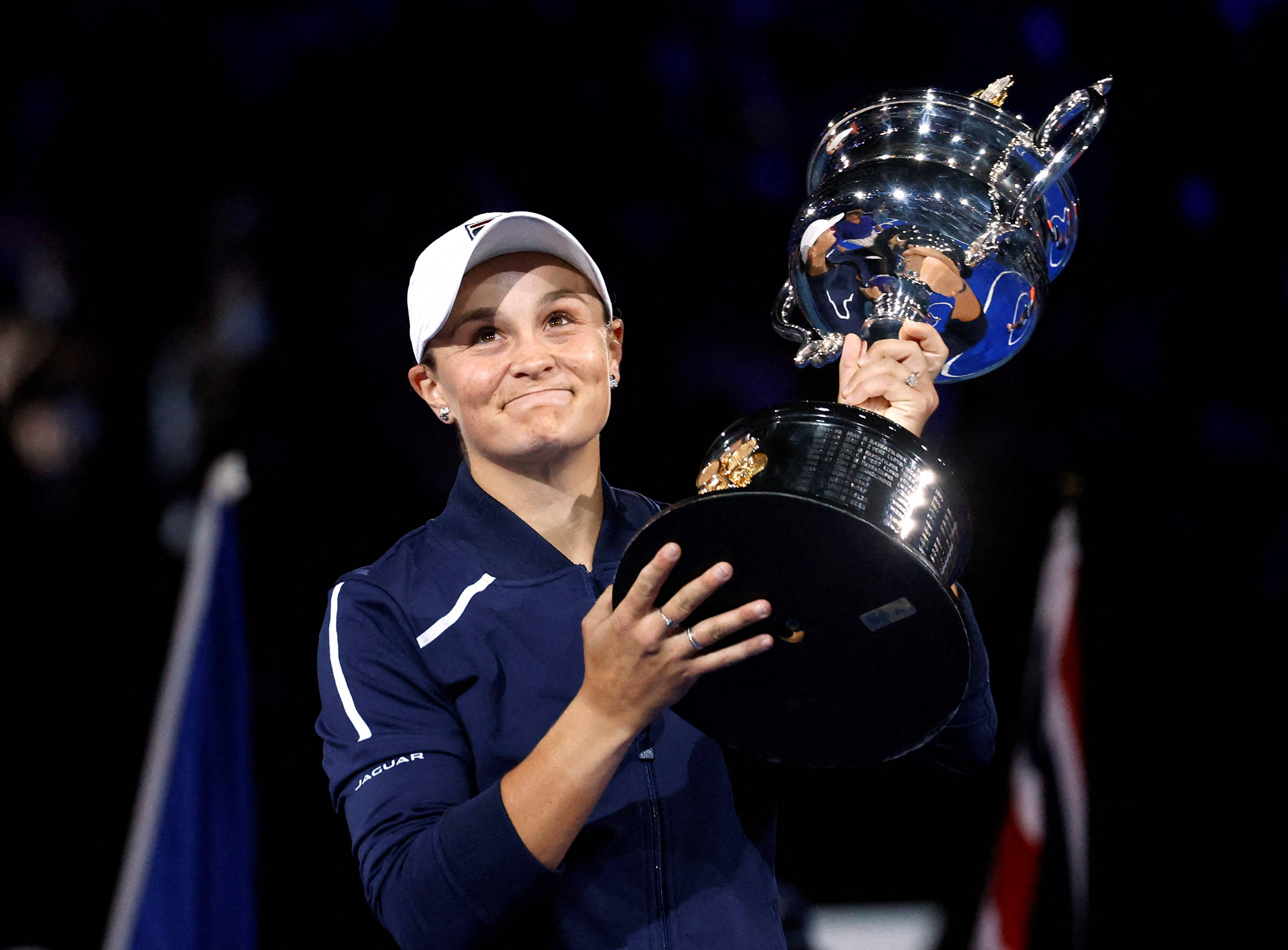Ashleigh Barty, silver trophy, stage lights, 2K Desktop Wallpaper