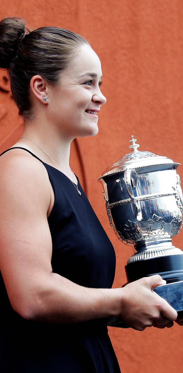 Ashleigh Barty, black dress, gleaming silver trophy, HD Phone Wallpaper