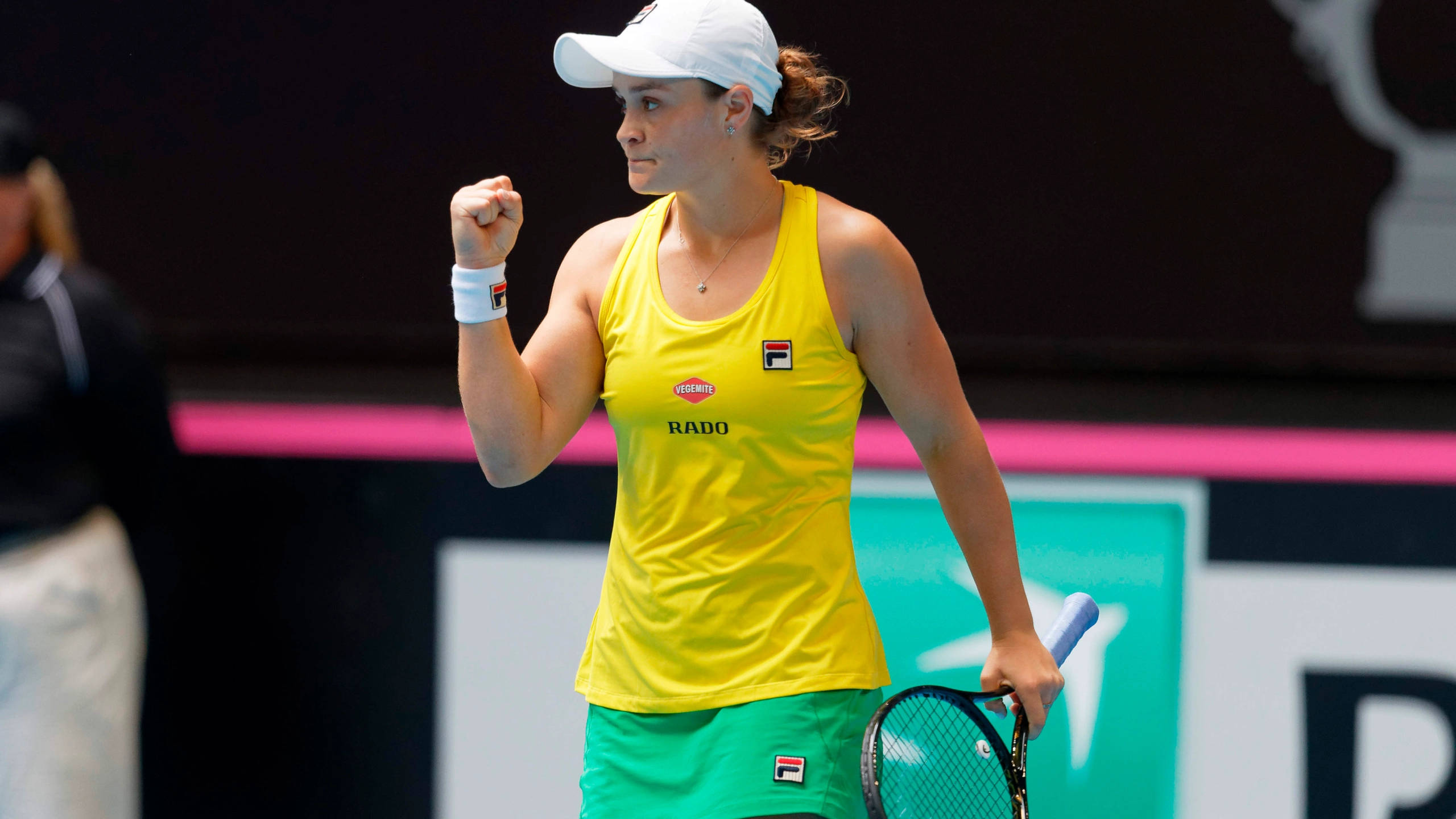 Ashleigh Barty, yellow, green, 2K Desktop Wallpaper