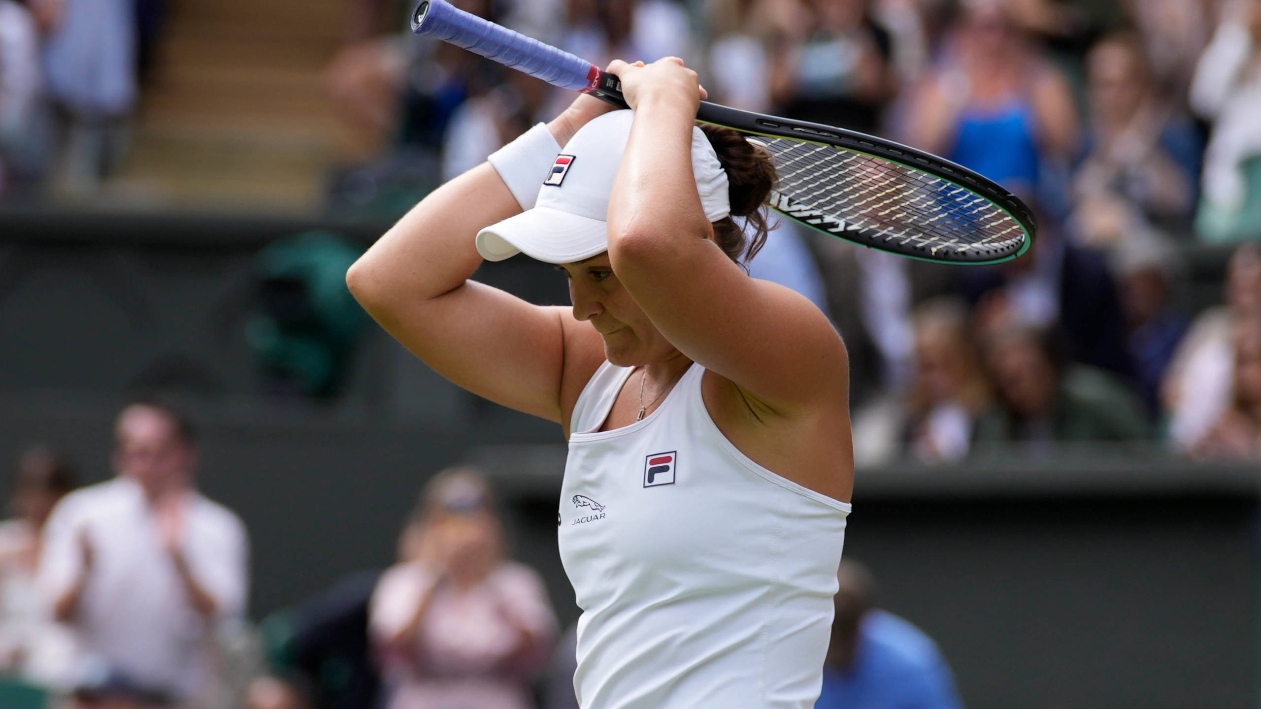 Ashleigh Barty, racket, white gear, 2K Desktop Wallpaper
