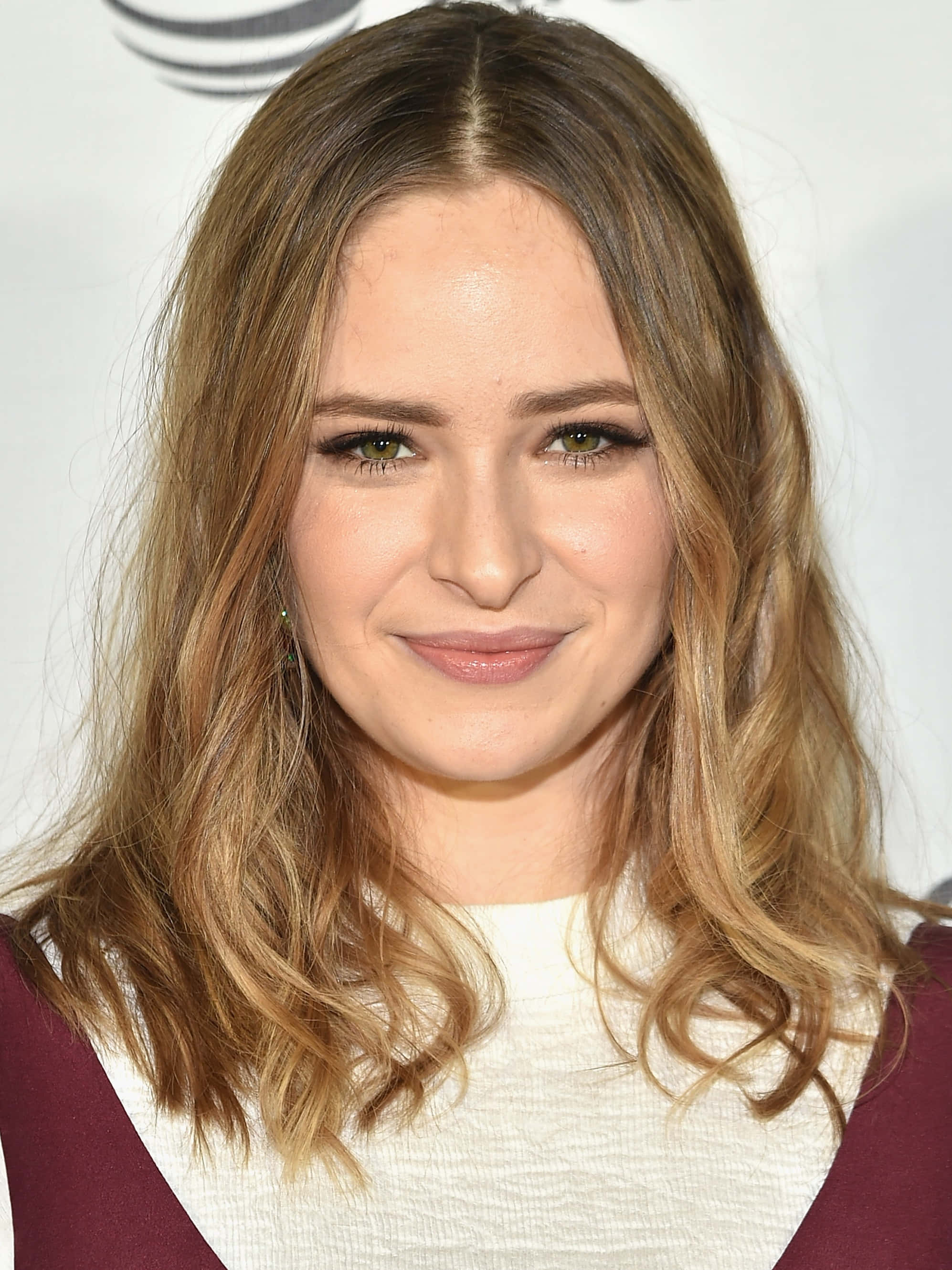 Ashleigh Cummings, wavy blonde hair, green eyes, 2K Phone Wallpaper