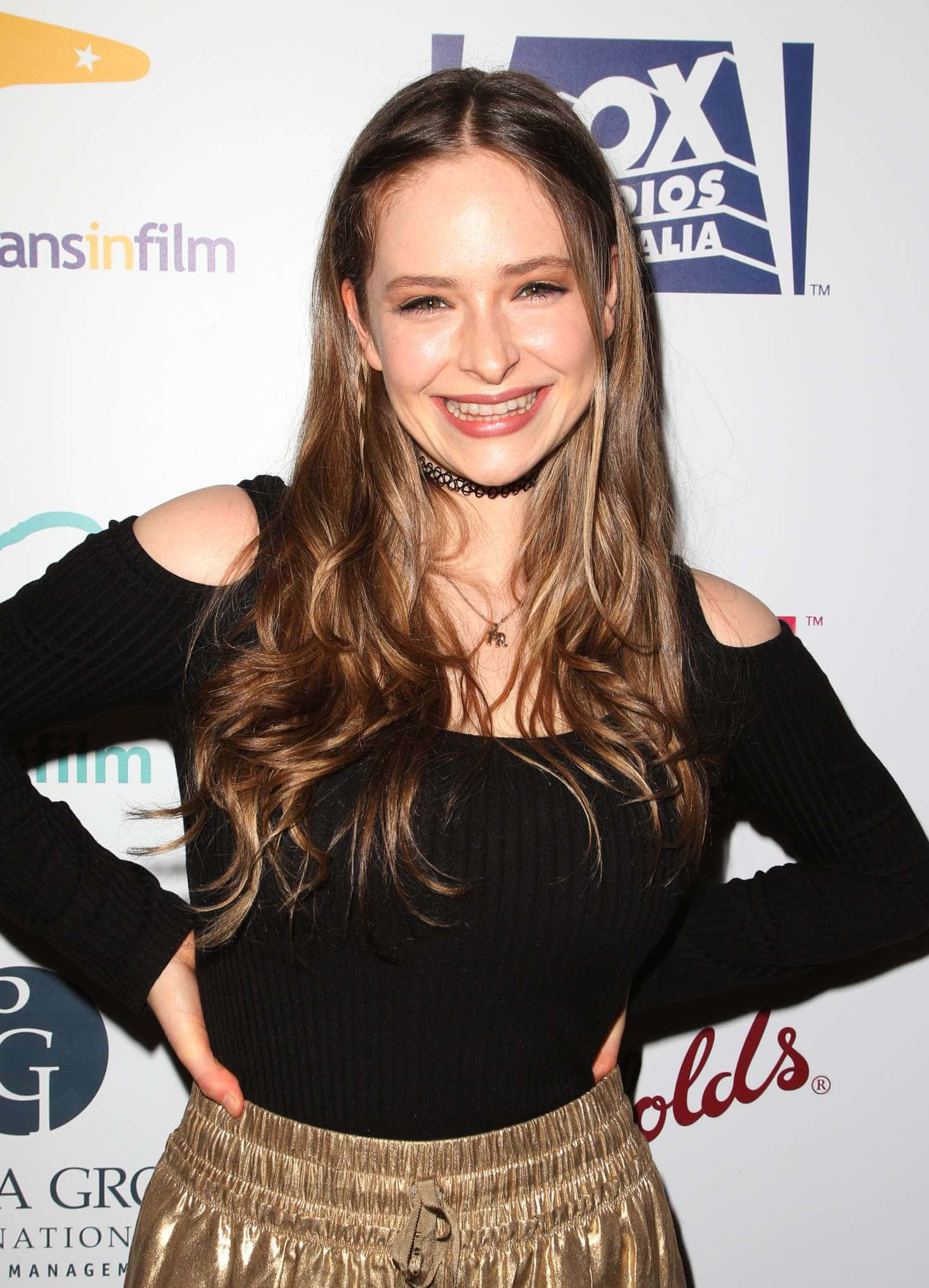 Ashleigh Cummings, smiling, long wavy brown hair, Full HD Phone Wallpaper