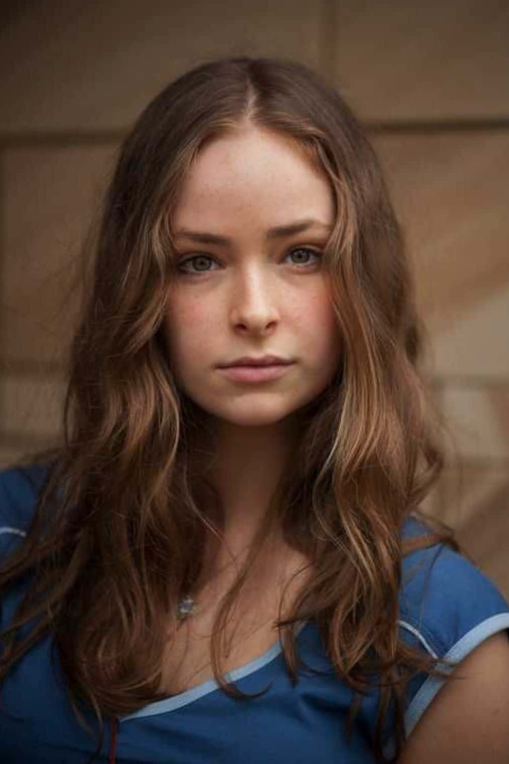 Ashleigh Cummings, blue top, long wavy brown hair, HD Phone Wallpaper