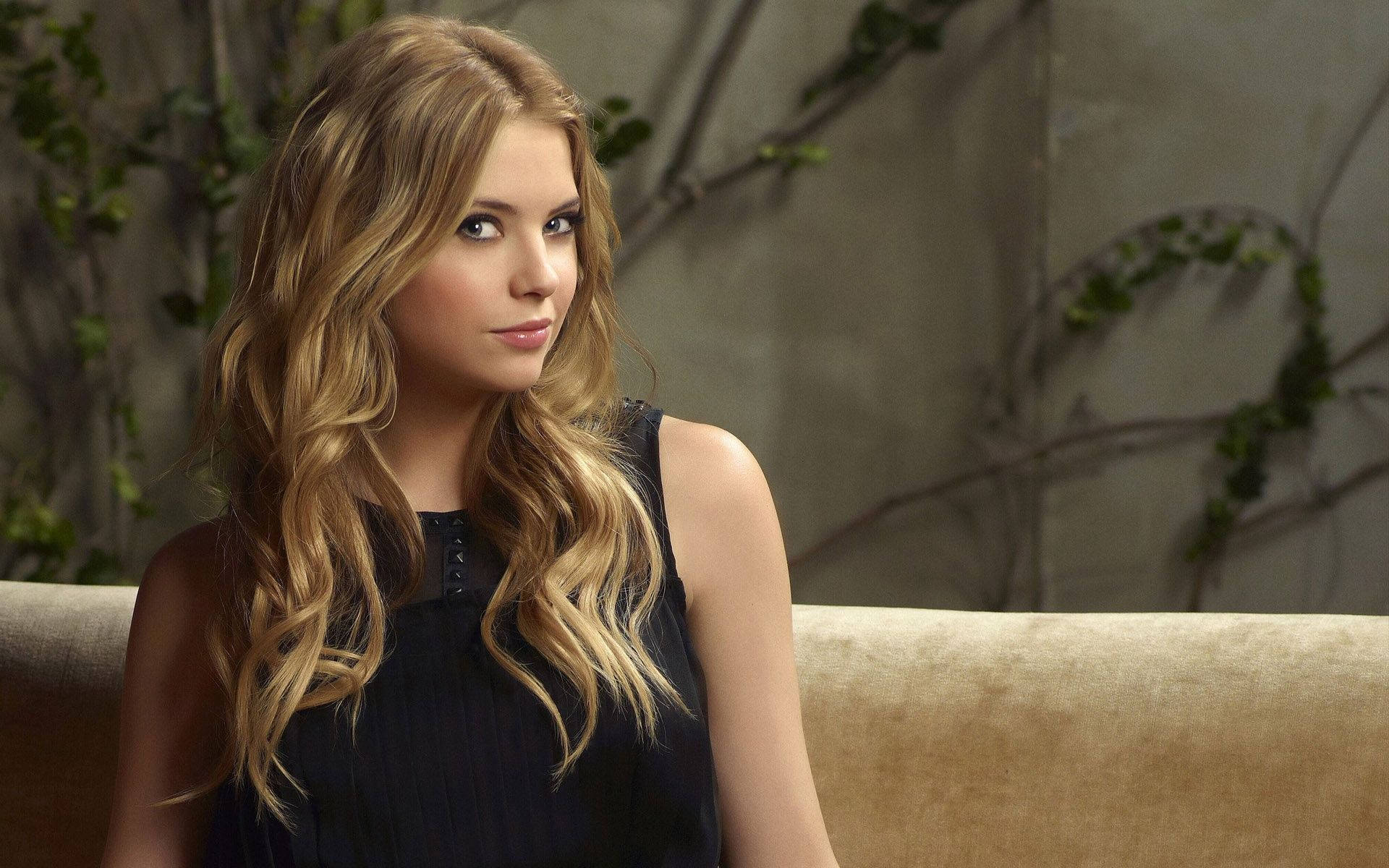 Ashley Benson, long wavy blonde hair, beige couch, Full HD Desktop Wallpaper