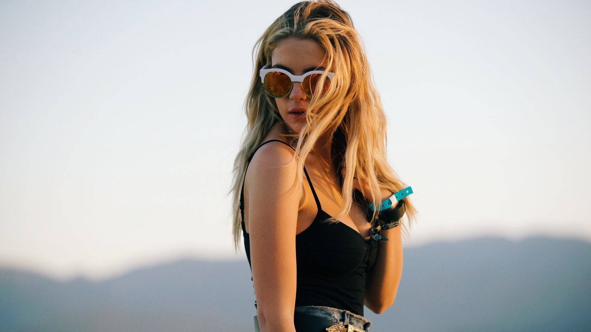 Ashley Benson, blonde hair, white sunglasses, Full HD Desktop Wallpaper