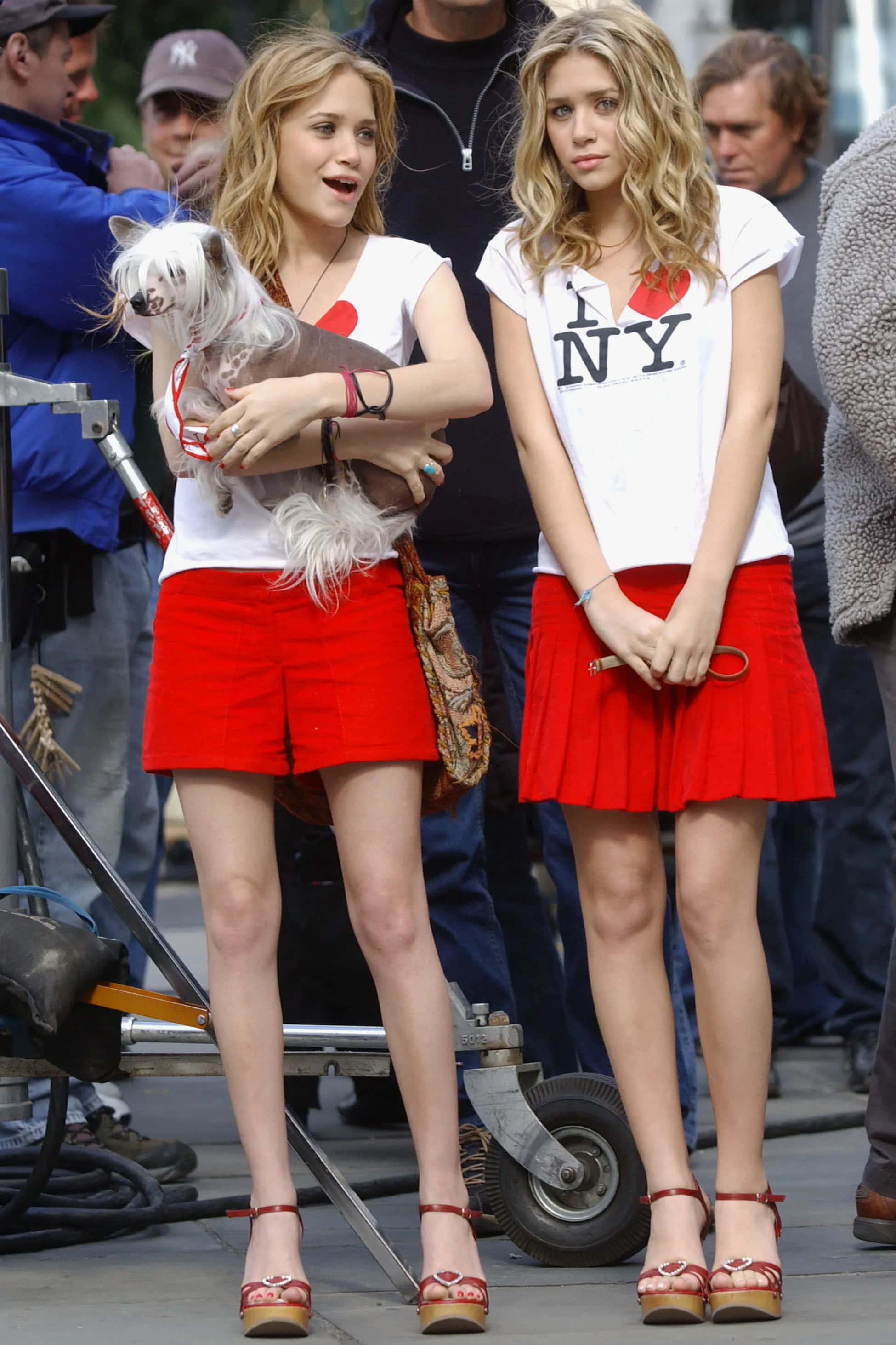 Ashley Olsen, red outfits, film set, 2K Phone Wallpaper