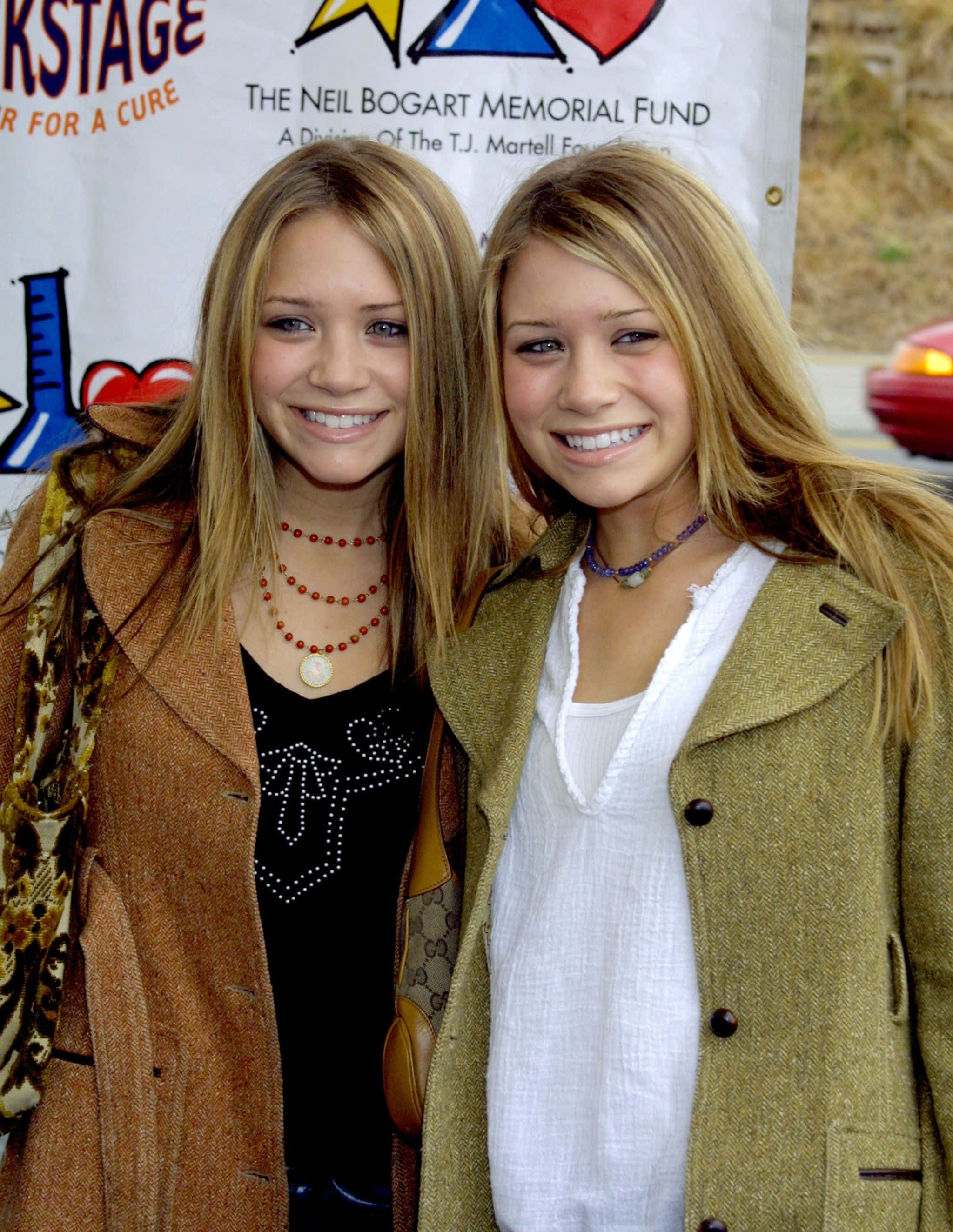Ashley Olsen, outdoor charity event, branded banner, 2K Phone Wallpaper