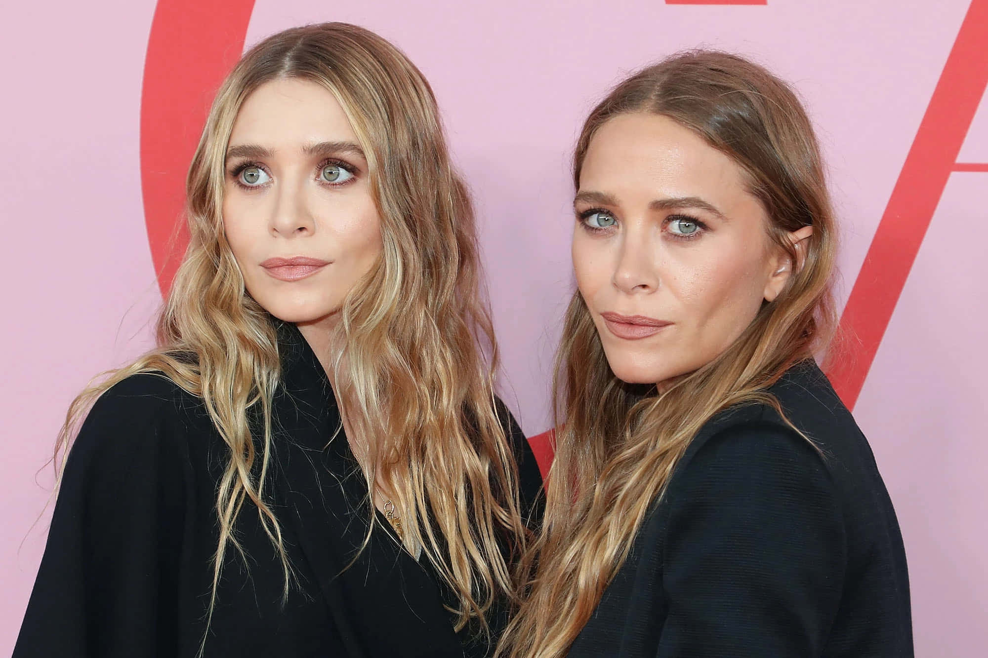 Ashley Olsen, pink and red branded backdrop, long wavy blonde hair, Full HD Desktop Wallpaper
