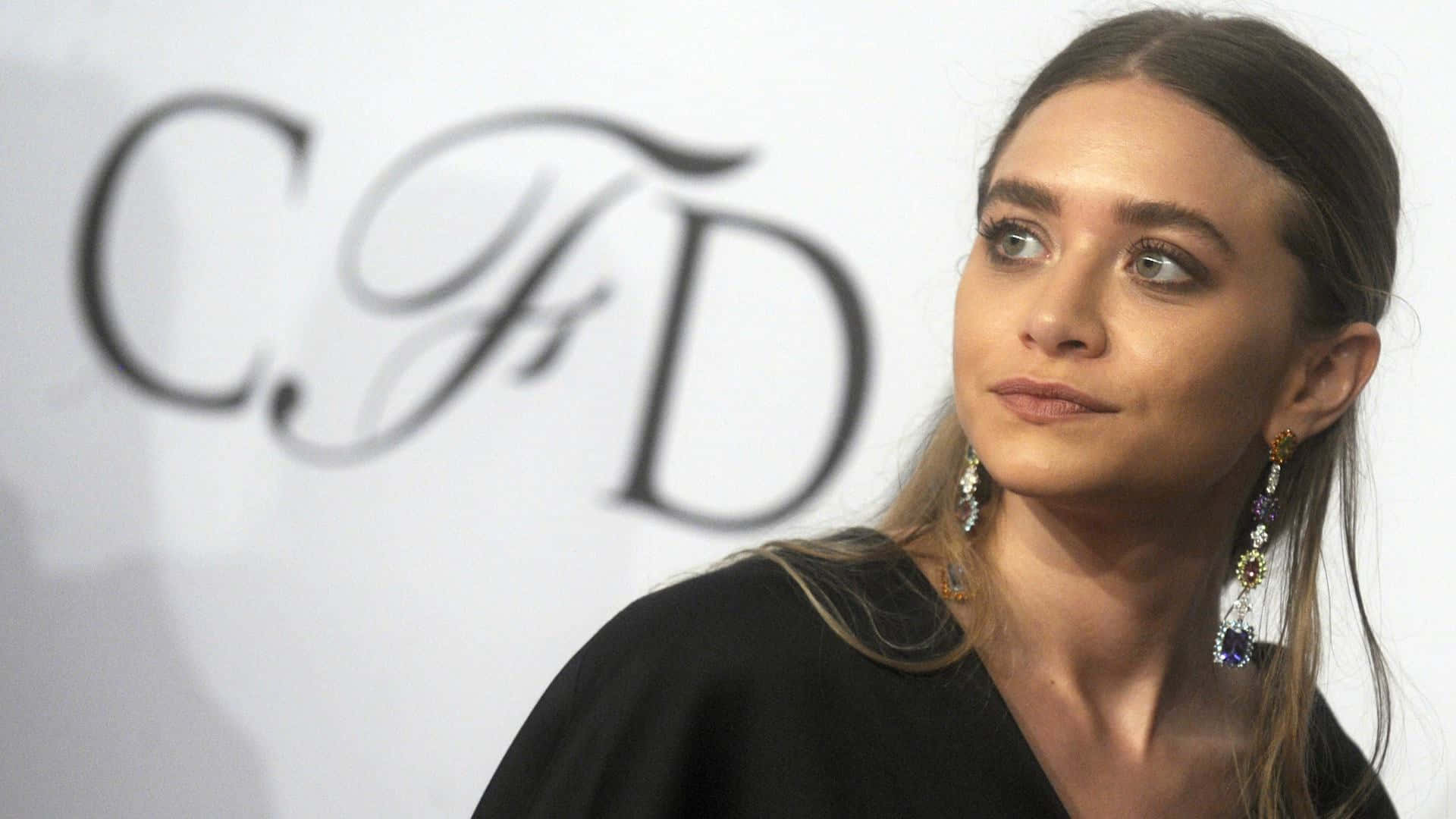 Ashley Olsen, red, long hair, Full HD Desktop Wallpaper