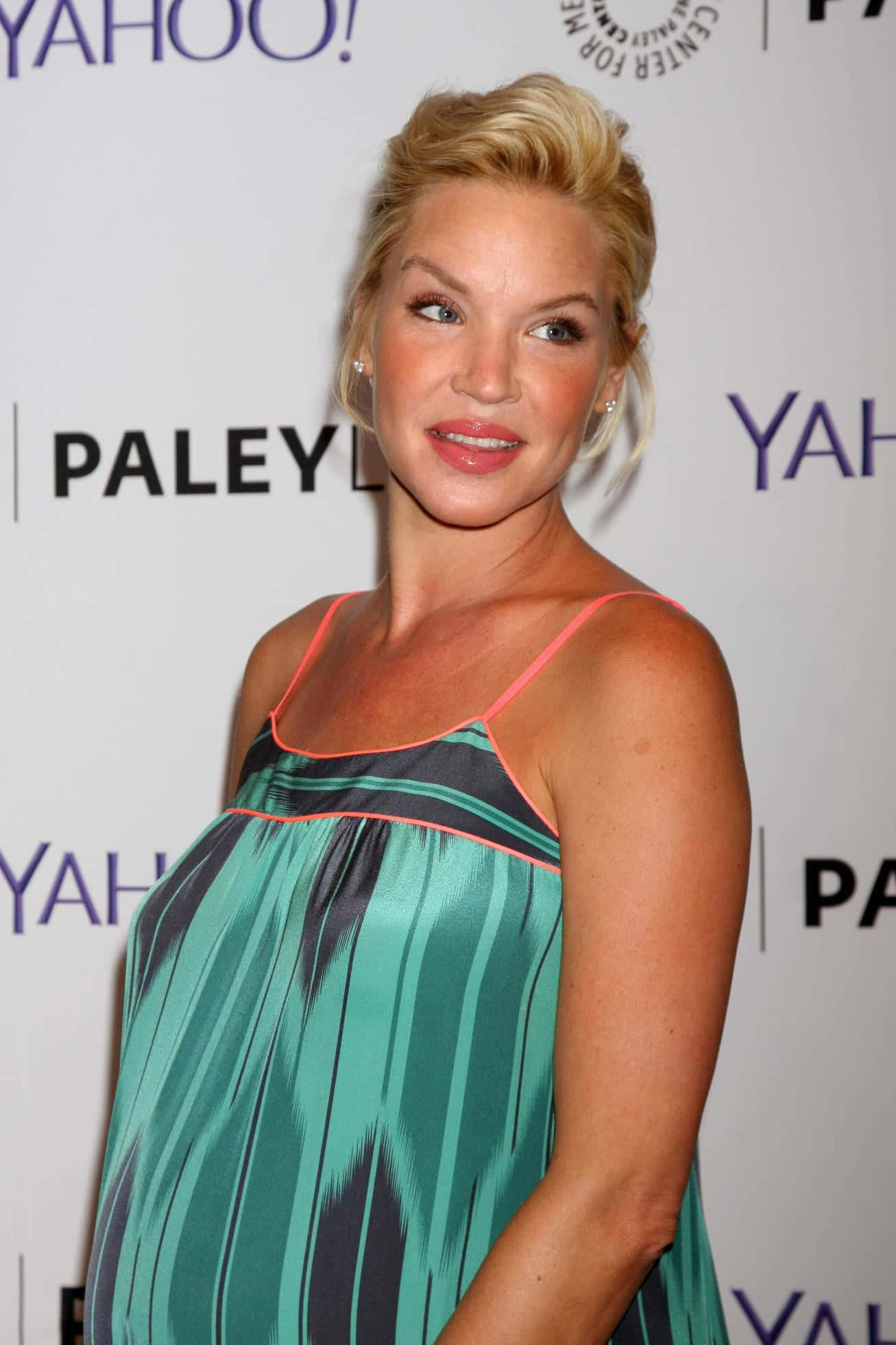 Ashley Scott, green and black striped dress, branded backdrop, Full HD Phone Wallpaper
