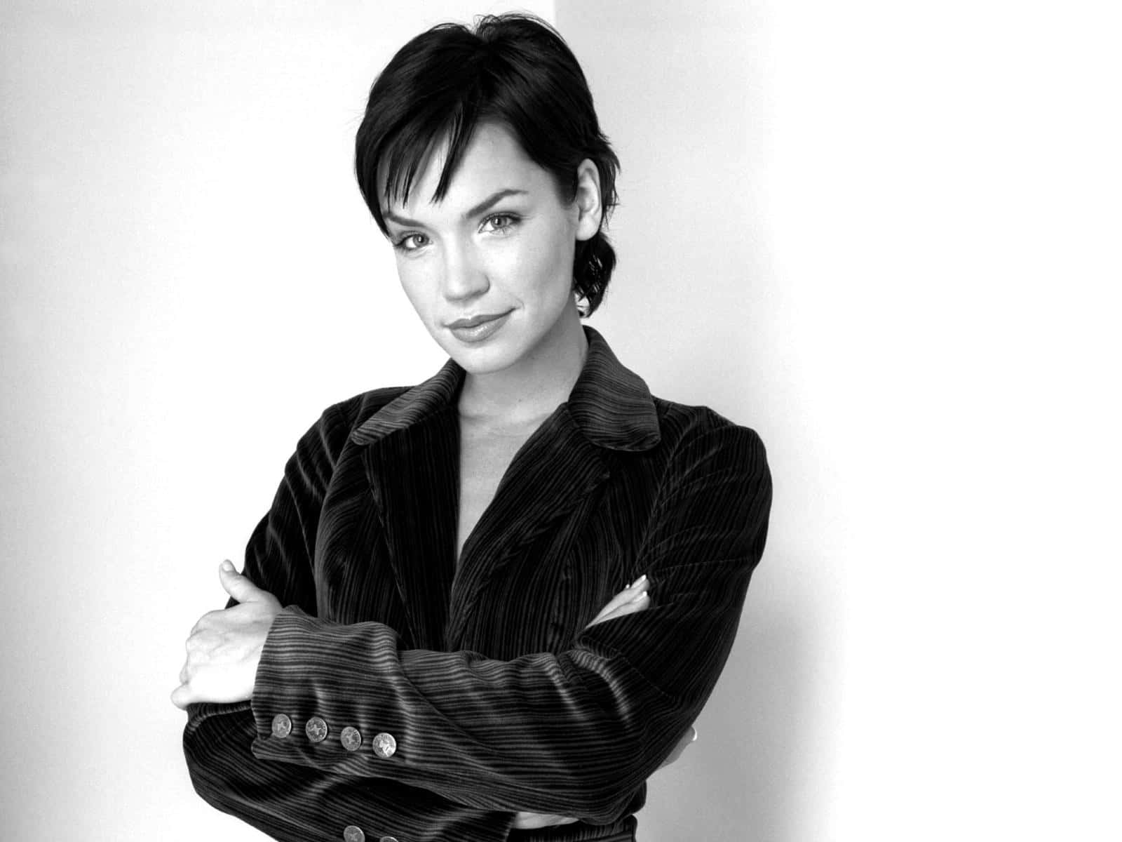 Ashley Scott, short dark hair, plain white wall, HD Desktop Wallpaper
