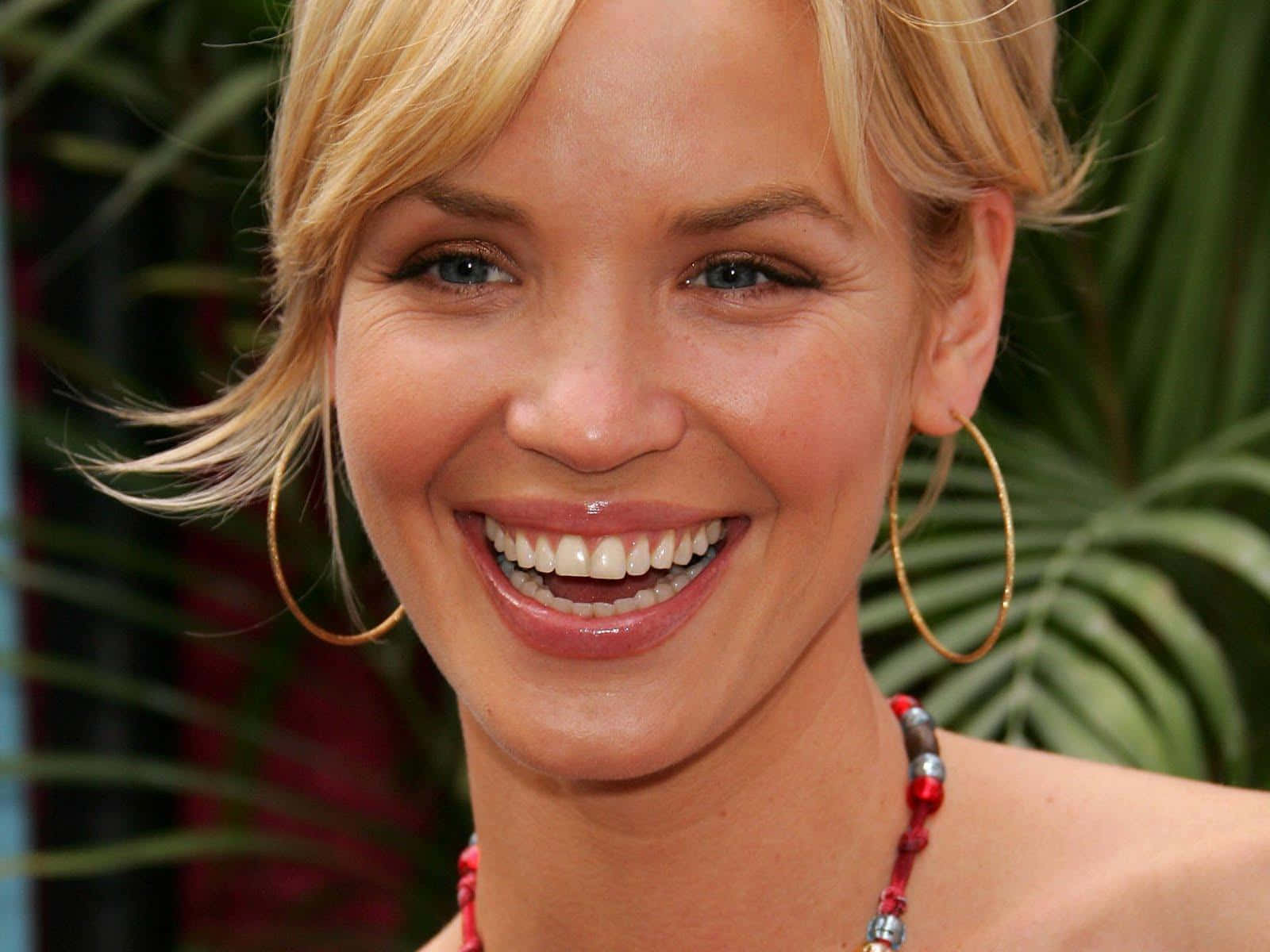 Ashley Scott, hoop earrings, lush green foliage, HD Desktop Wallpaper