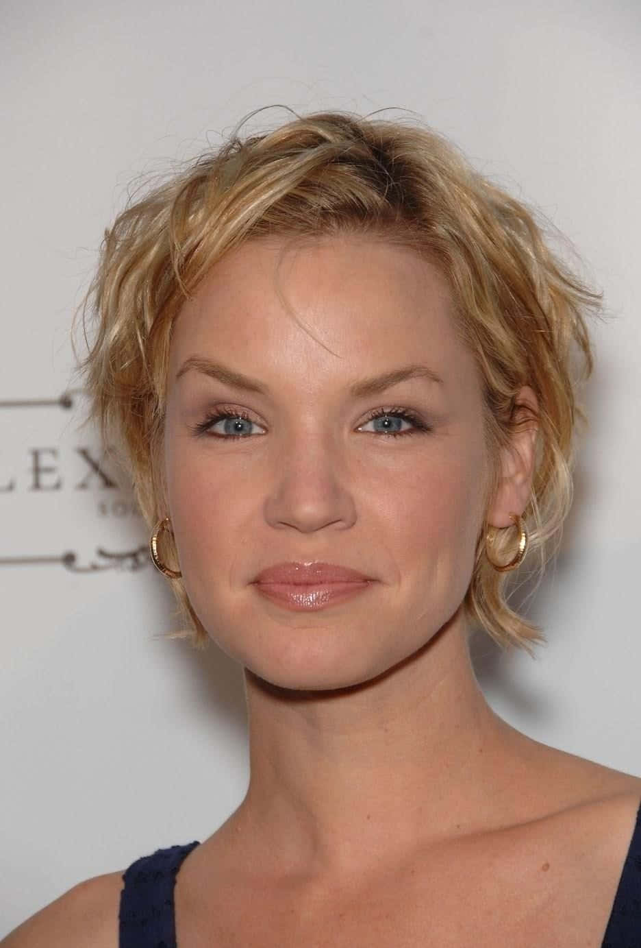 Ashley Scott, short tousled blonde hair, blue eyes, HD Phone Wallpaper