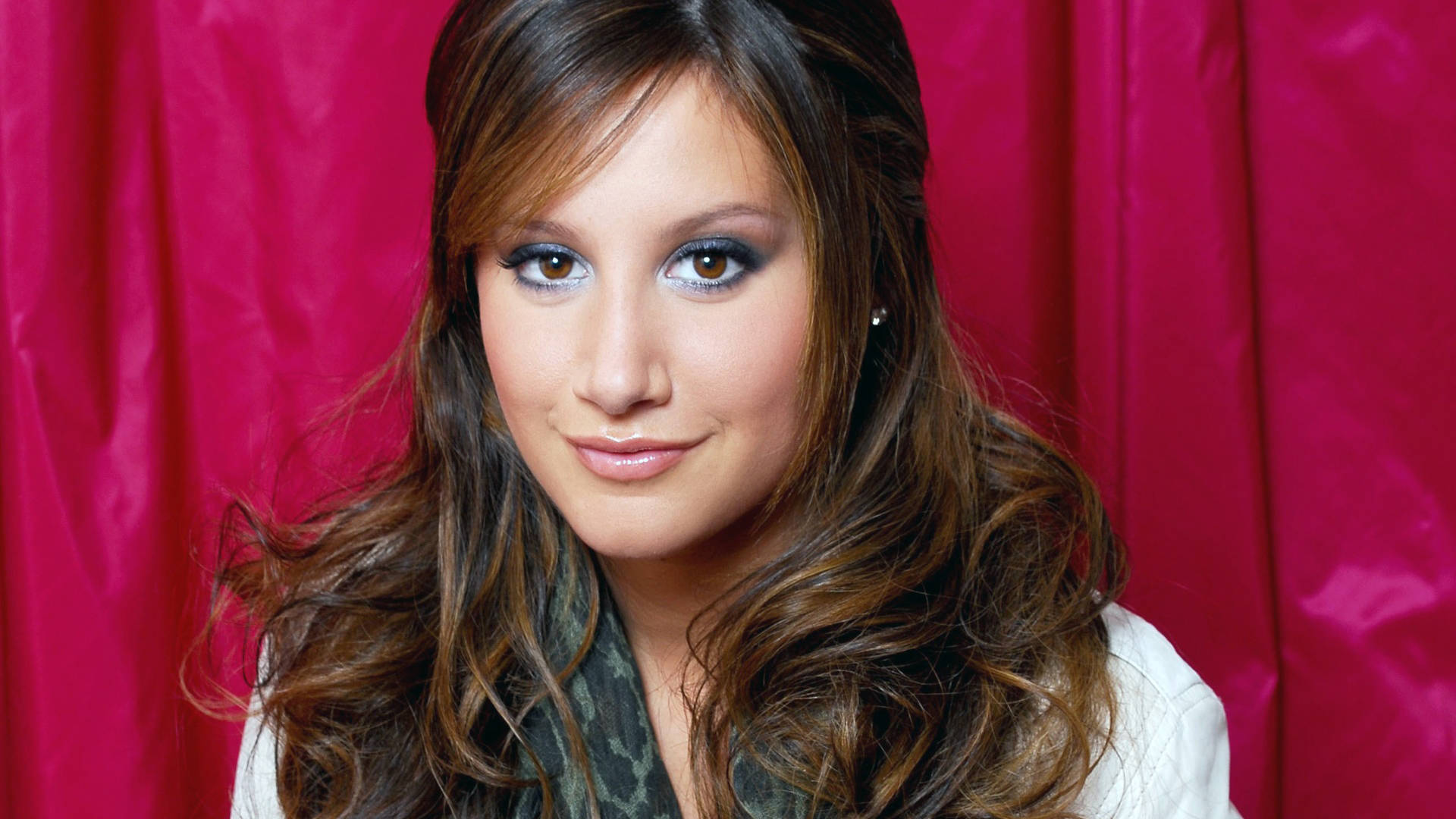 Ashley Tisdale, wavy brown hair, smoky eye makeup, Full HD Desktop Wallpaper
