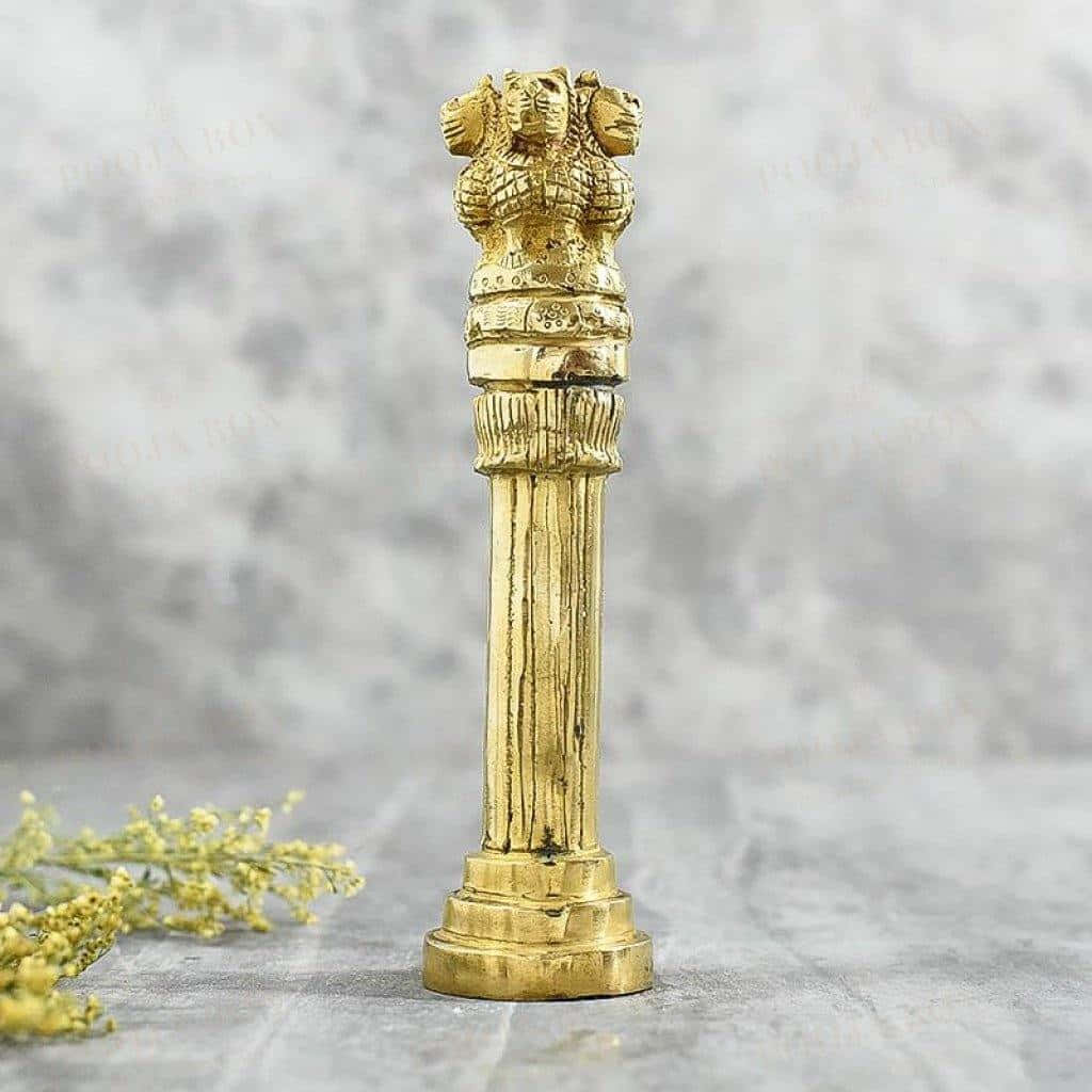 Ashoka Pillar, golden ornate column, three lion heads, SD Desktop Wallpaper