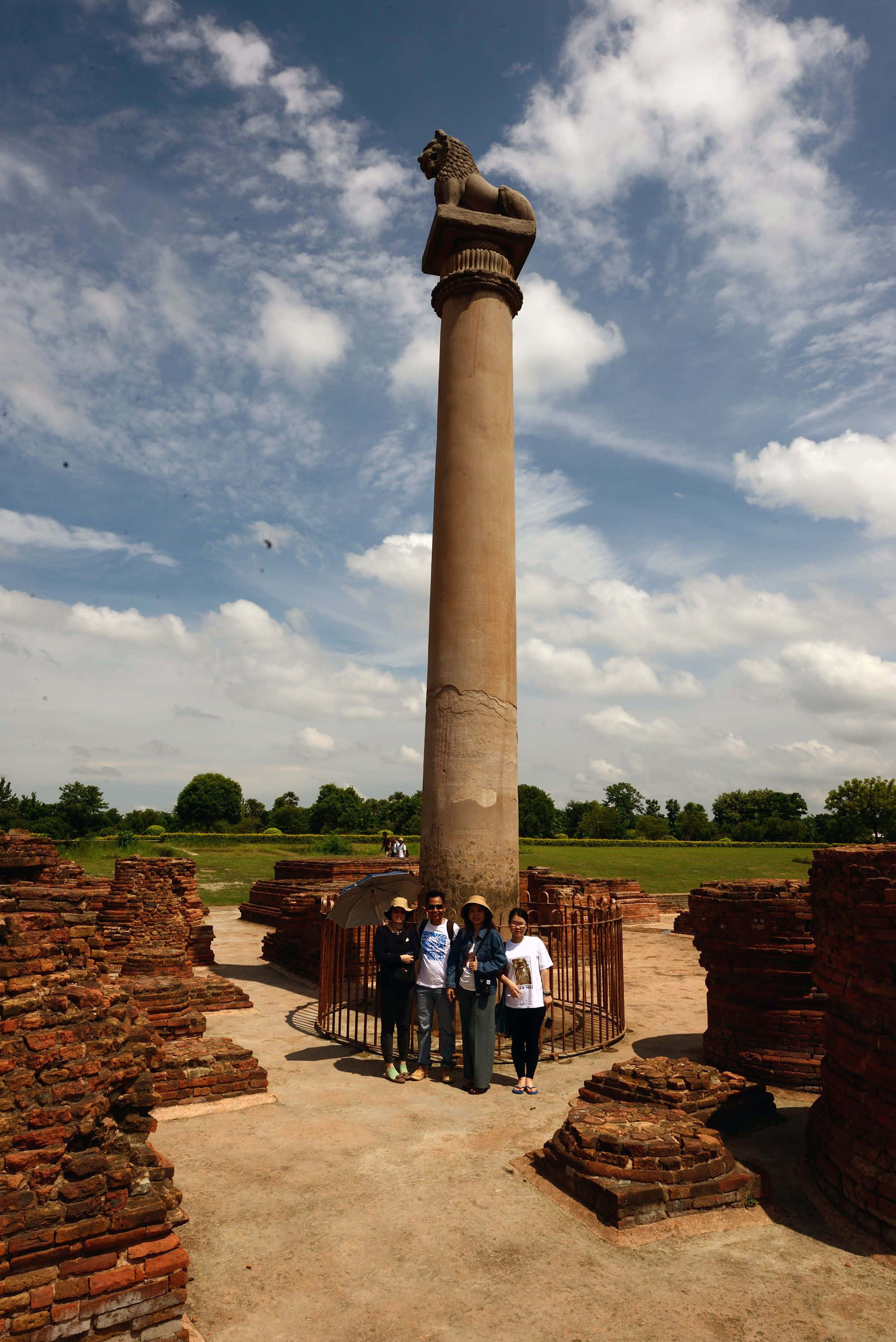 Ashoka Pillar, lion sculpture, bright blue sky, 2K Phone Wallpaper