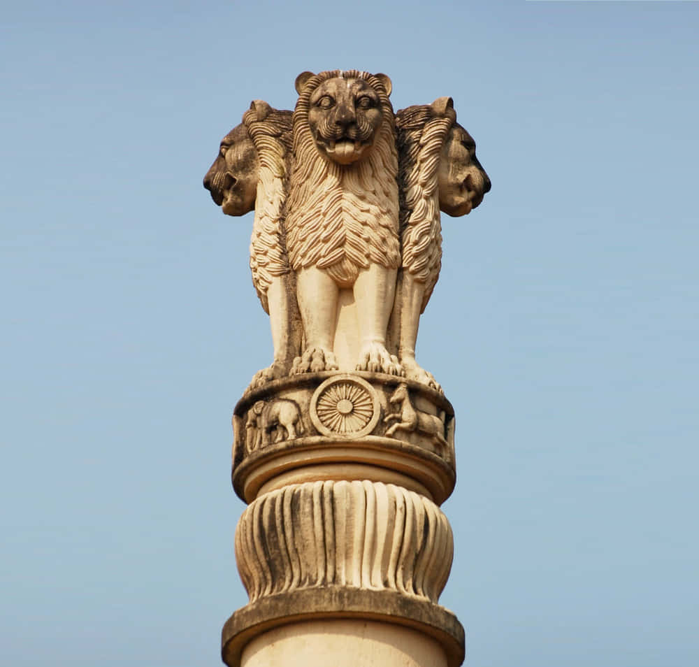 Ashoka Pillar, four-headed lion statue, clear blue sky, SD Desktop Wallpaper