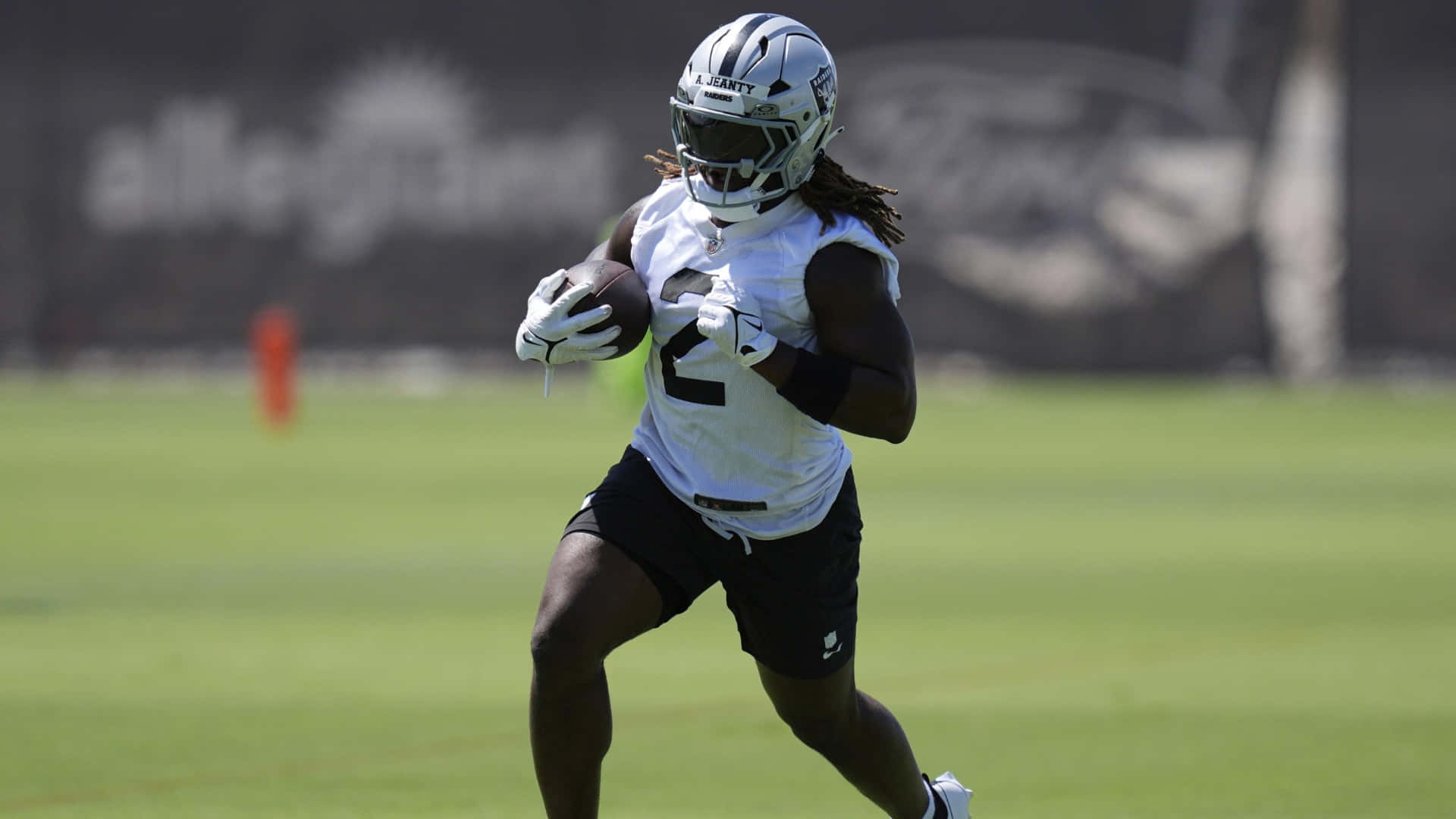 Ashton Jeanty, white jersey, helmet, Full HD Desktop Wallpaper